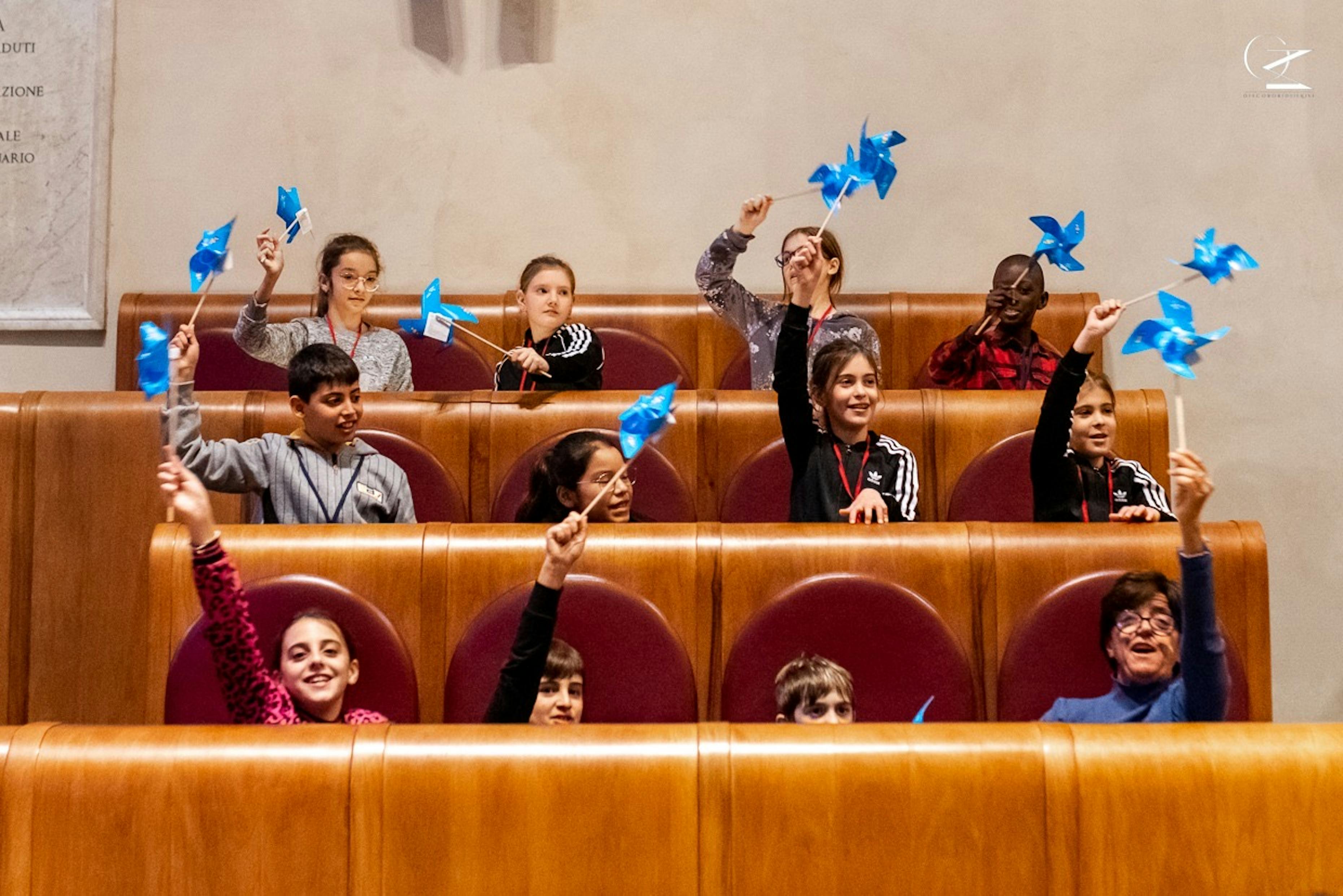 Bambini sugli spalti in Campidoglio in occasione della giornata del 20 novembre 2019