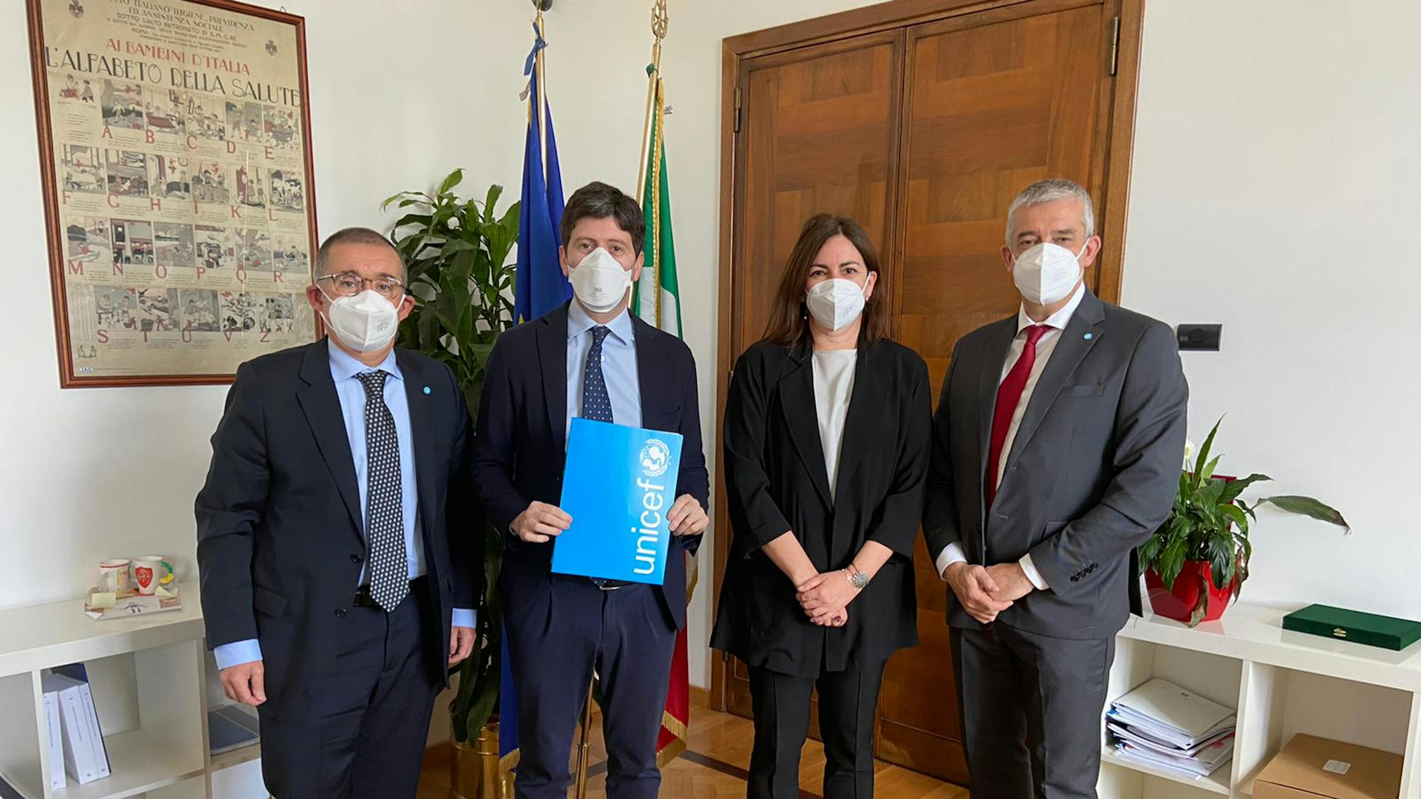 Il Ministro della Salute Roberto Speranza con la delegazione UNICEF, costituita da Giovanni Poggini, Anna Riatti e Paolo Rozera