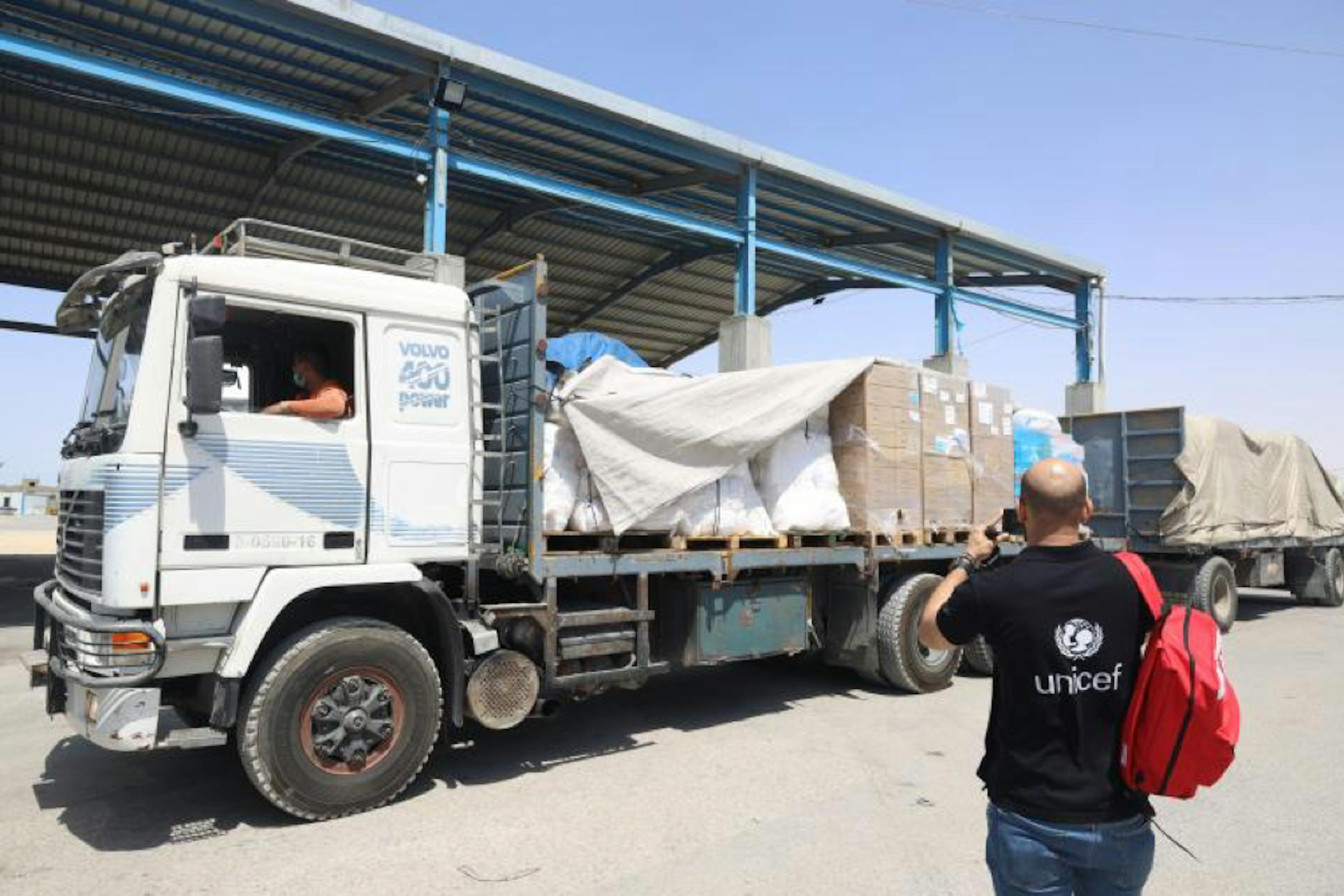 Consegnati 18 container di aiutii salva vita a Gaza