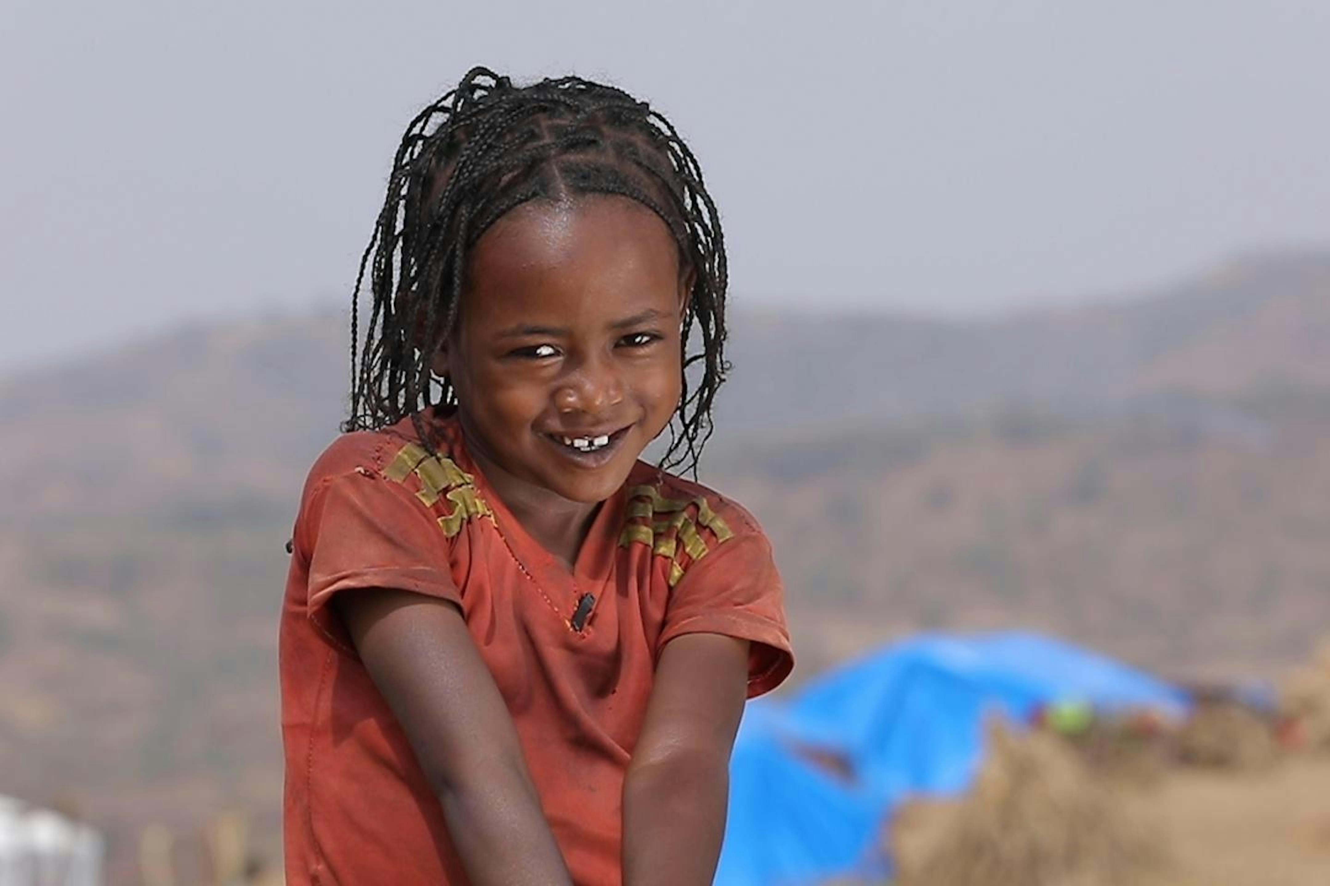 Gabazech, 8 anni, racconta la sua vita nel campo per sfollati. Siamo in Etiopia nella zona di Konso