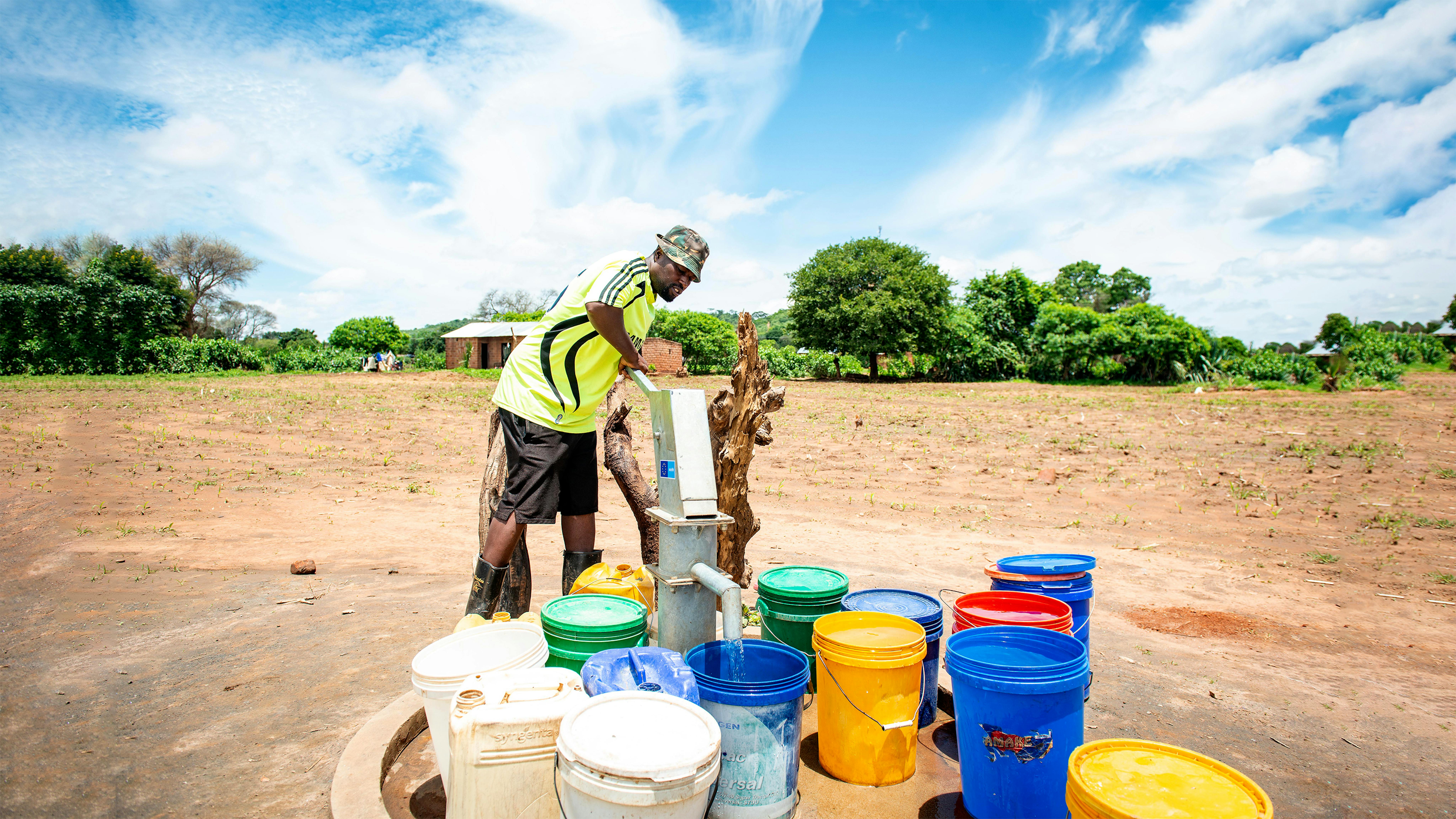 Zambia,  la prima pompa d'acqua installata nel villagio di Chikwala