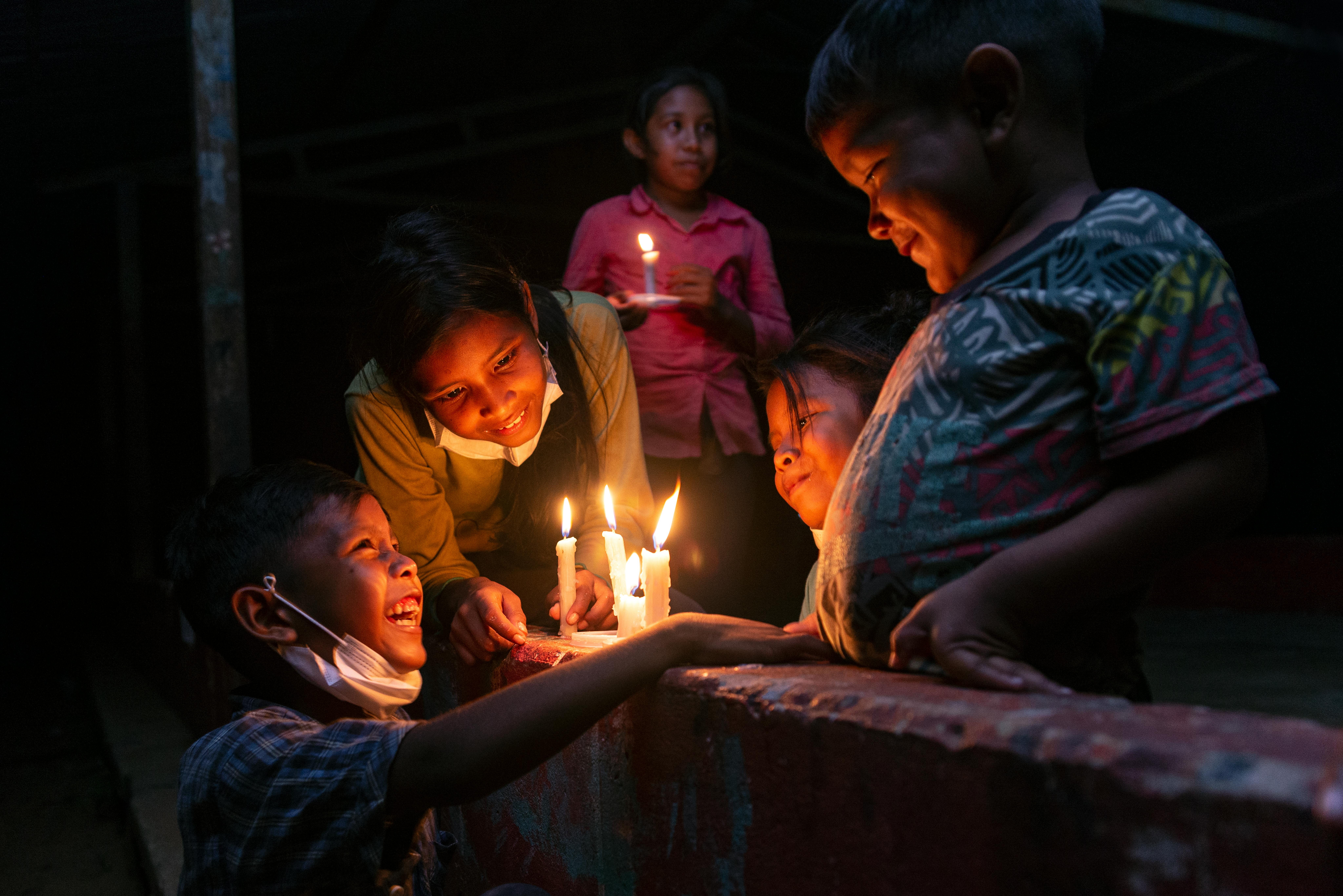 Venezuela, con la tradizionale “El Día de las Velitas” (Giornata delle candele) si festeggia la chiusura delle attività nell'insediamento Pabi-La Esperanza di Vichada