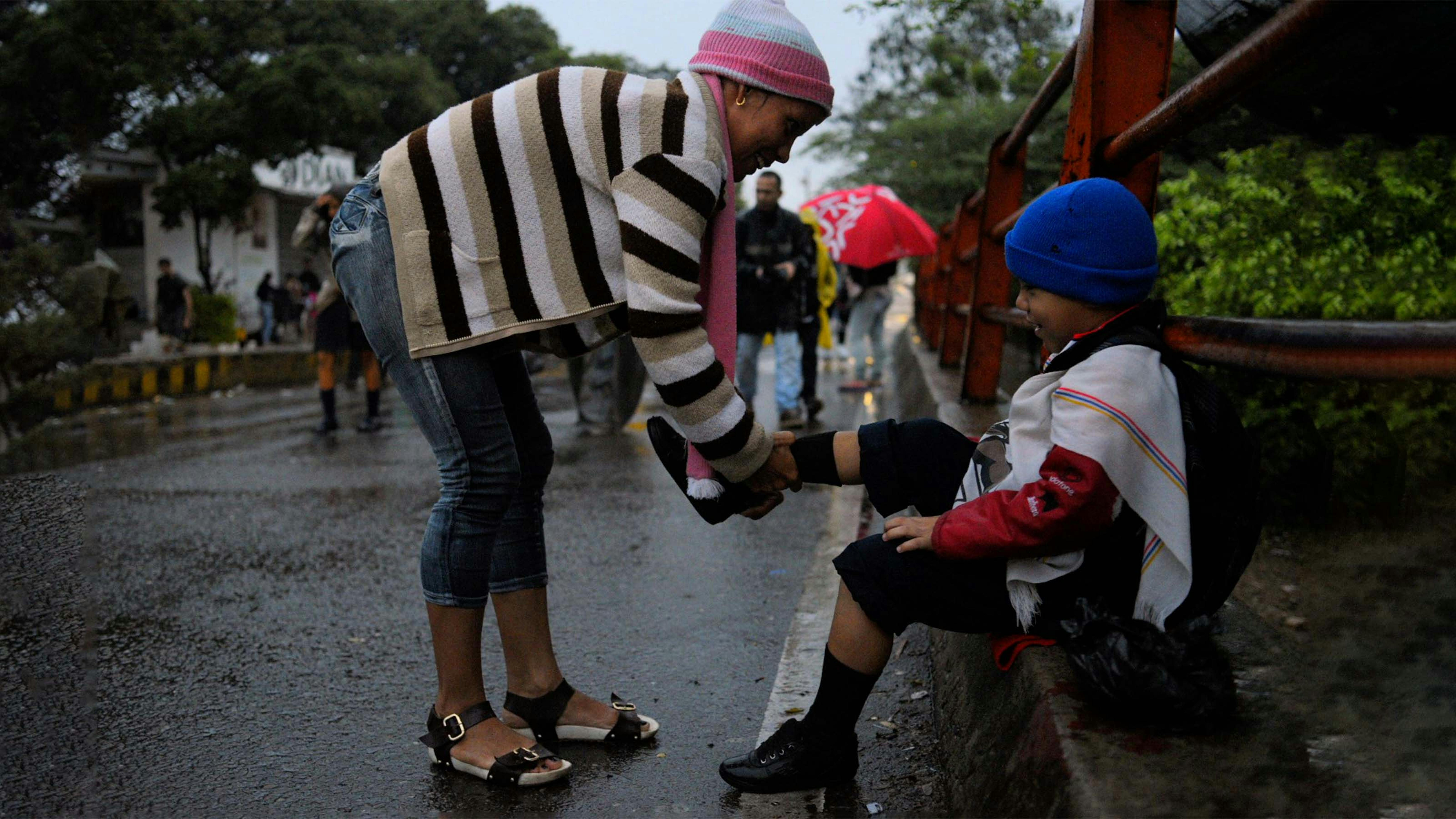 Venezuela, 2019. Un gruppo di bambini attraversa il confine dal Venezuela per frequentare la scuola in Colombia. 