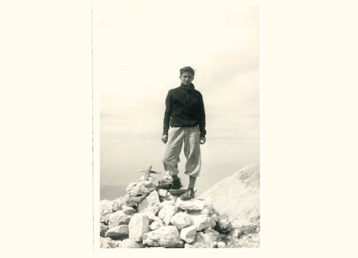 Un giovane Paolo in escursione sui monti negli anni del dopoguerra