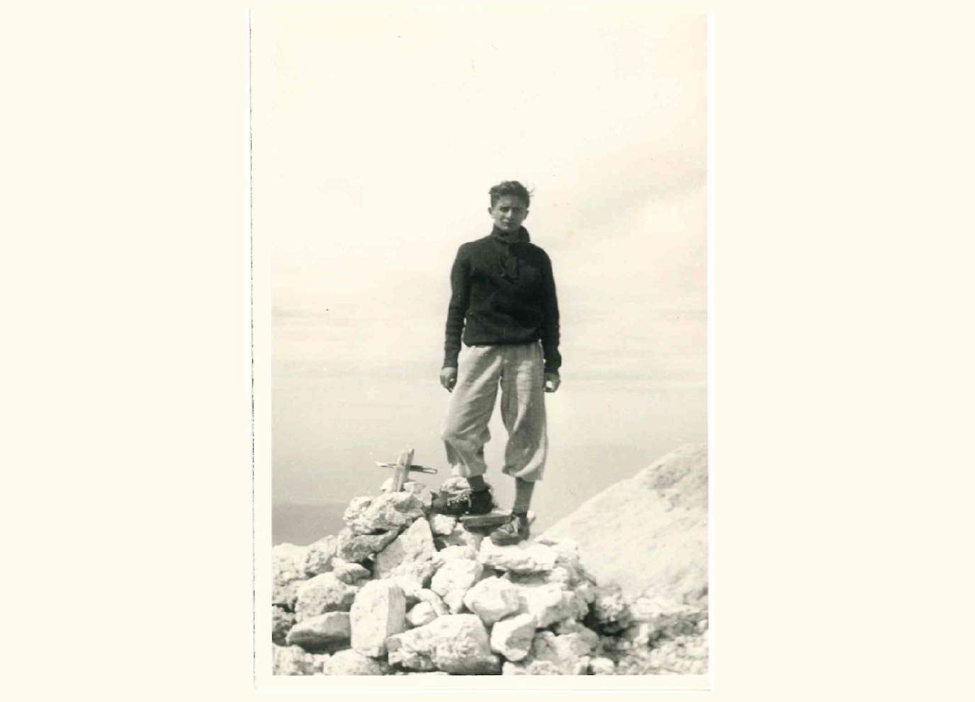 Un giovane Paolo in escursione sui monti negli anni del dopoguerra Un giovane Paolo in escursione sui monti negli anni del dopoguerra