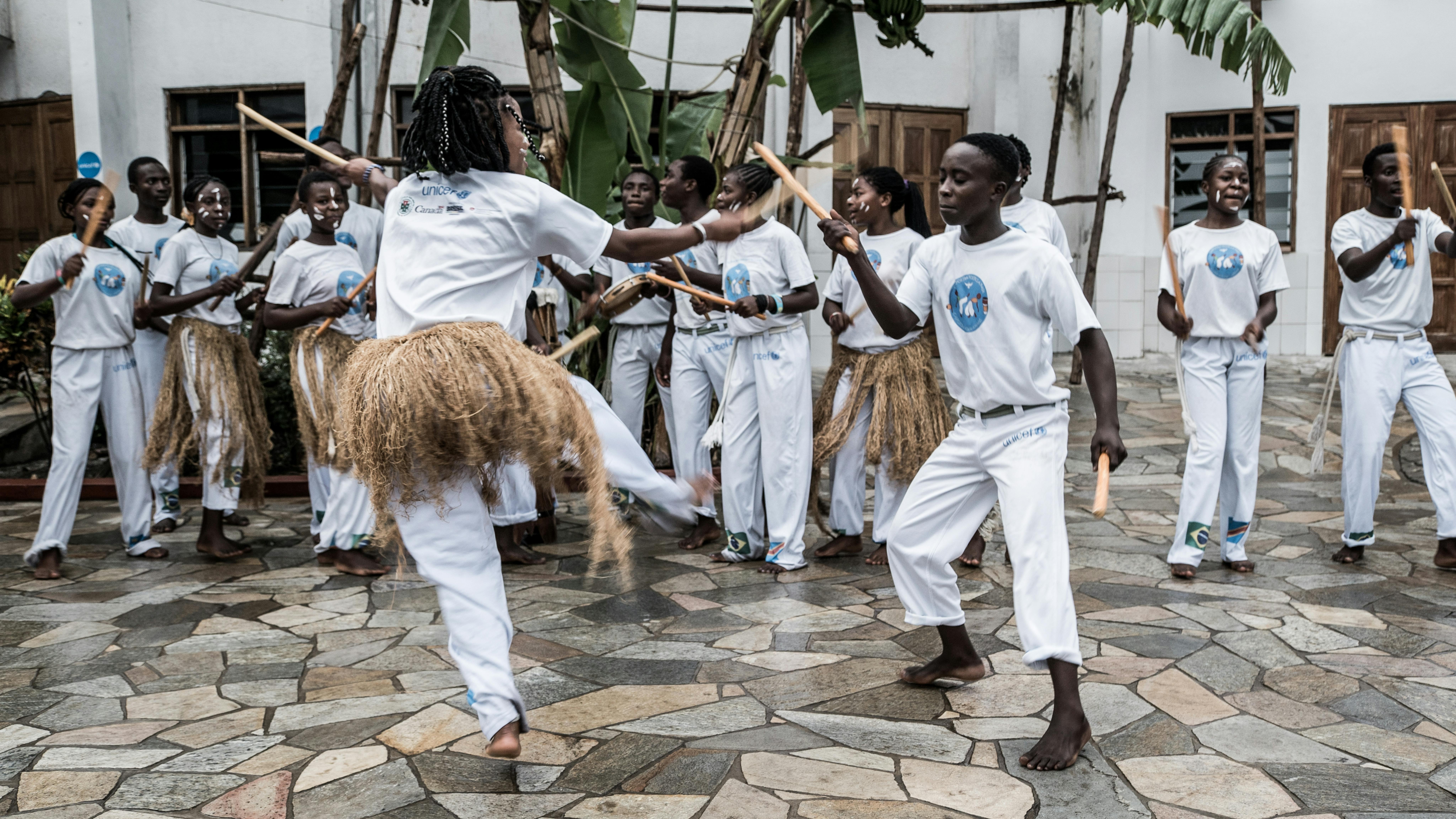 Anita, una delle protagoniste del progetto “Capoeira for peace” nella Repubblica Democratica del Congo. Il progetto è nato per aiutare gli ex bambini soldato ma anche i bambini in situazioni di forte vulnerabilità e  le ragazze vittime di violenza e reclutamento forzato.