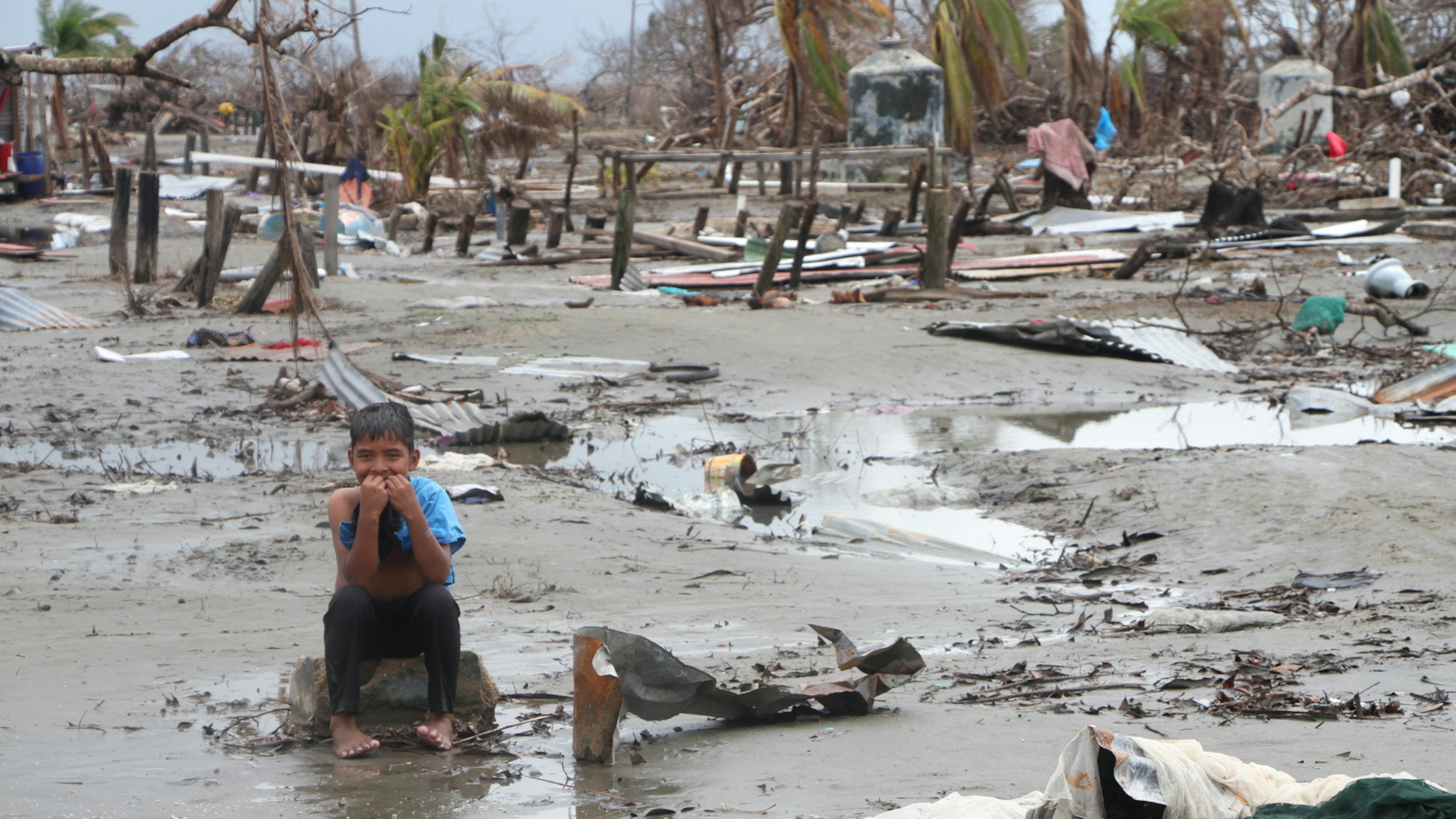 Nicaragua - Kevin, 7 anni, è tornato con sua madre nella sua comunità a Wawa Bar e ha trovato solo le macerie di quella che un tempo era la sua casa.