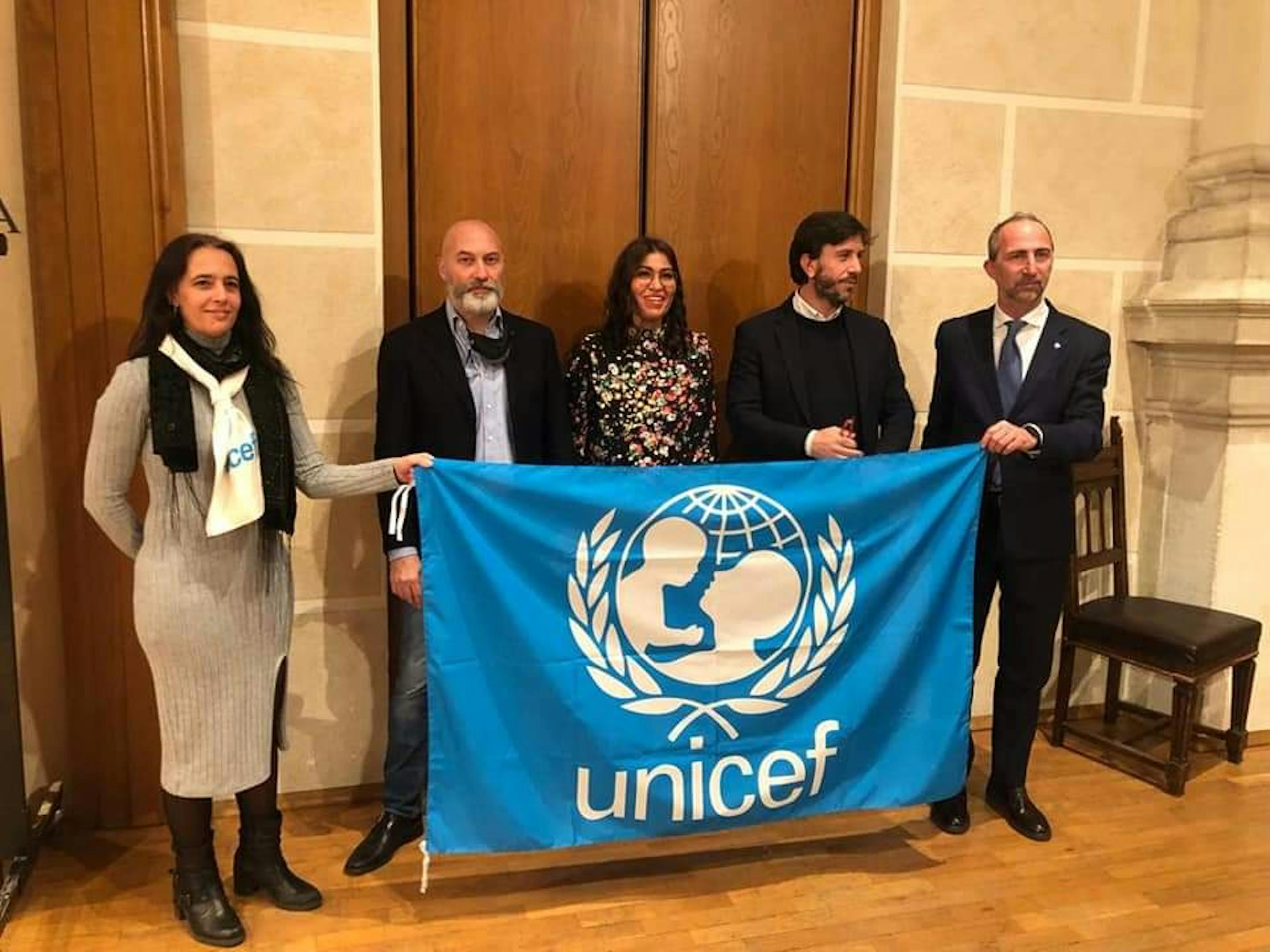 Da sinistra: Manuela Bovolenta (UNICEF Lombardia), Alessandro Lucà (autore del libro), Galina Stratulea (protagonista del libro), Andrea Iacomini (Portavoce UNICEF), Gianfranco Missiaia (UNICEF Brescia)