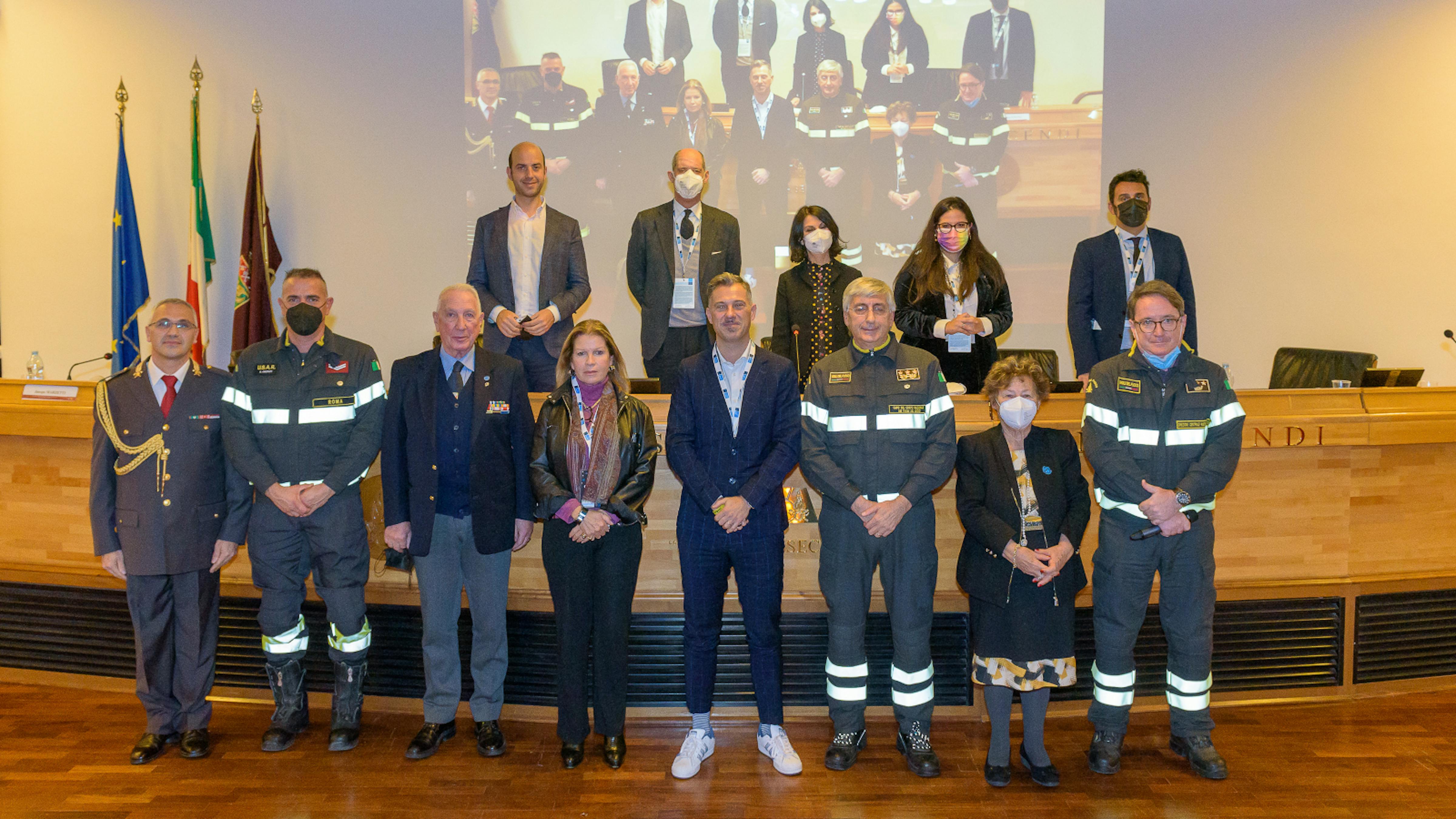 L'evento di Roma per festeggiare i 75 anni dell'UNICEF: al centro Gabriele Corsi, appena nominato Ambasciatore dell'UNICEF Italia con un rappresentanza dei Vigili del Fuoco, Liana Mistretta, giornalista, Paolo Lattanzio, Portavoce dell’Intergruppo Parlamentare Infanzia e Adolescenza, Fabrizio Petri, Presidente Comitato interministeriale per i Diritti Umani e Jacopo Marzetti, Presidente del Comitato Media e Minori. 