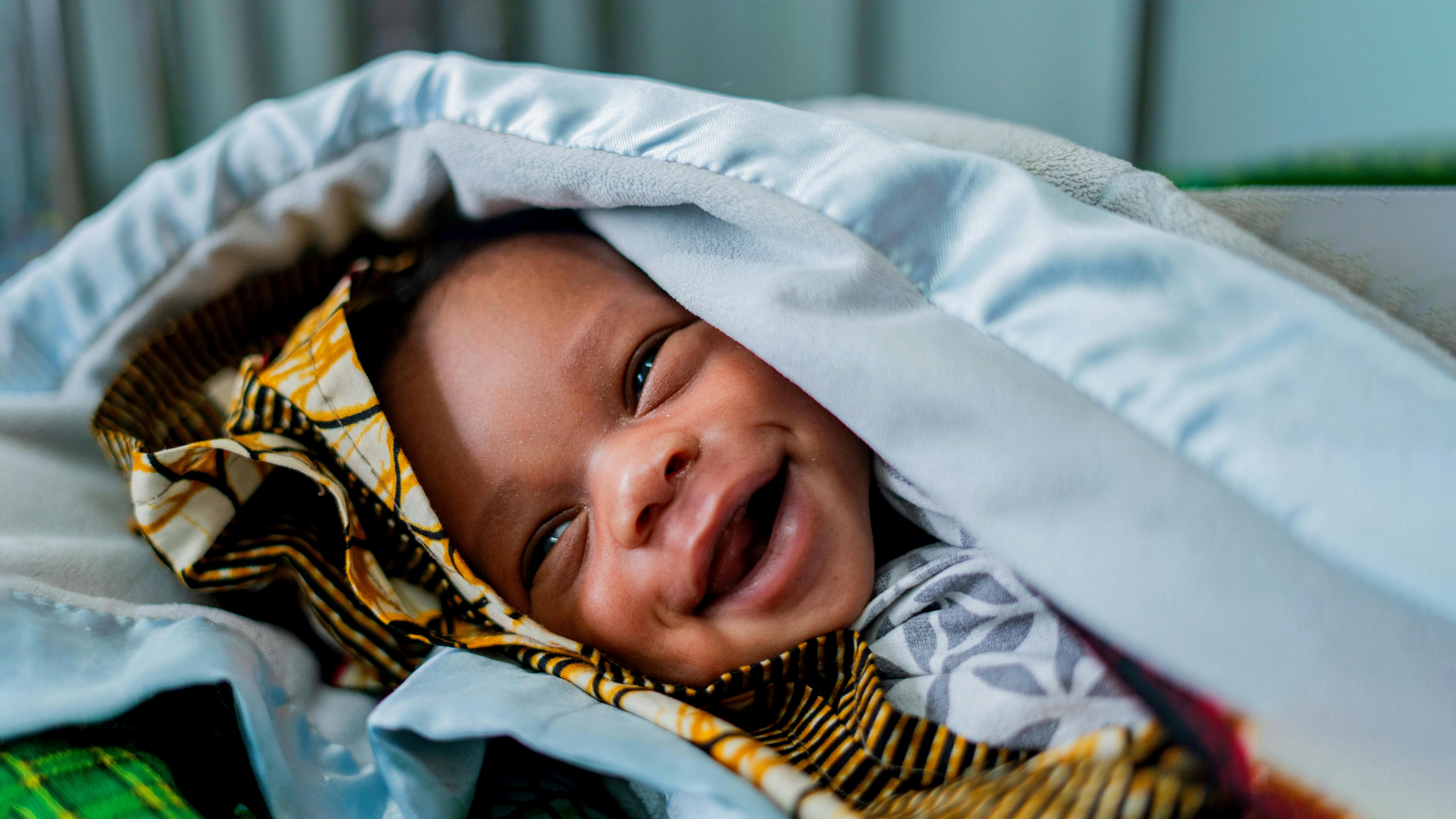 Il piccolo Elvis Mungotimu alla nascita pesava 3 kg. Nato da Kwiocwiny Sylvia, di 18 anni, la madre lo descrive come un dono di Dio