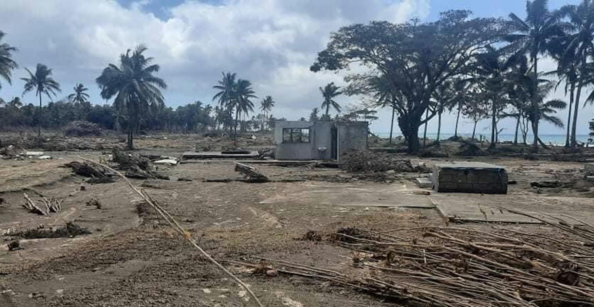 Tonga, i danni causati dall'eruzione del vulcano e successivamente dallo tzunami