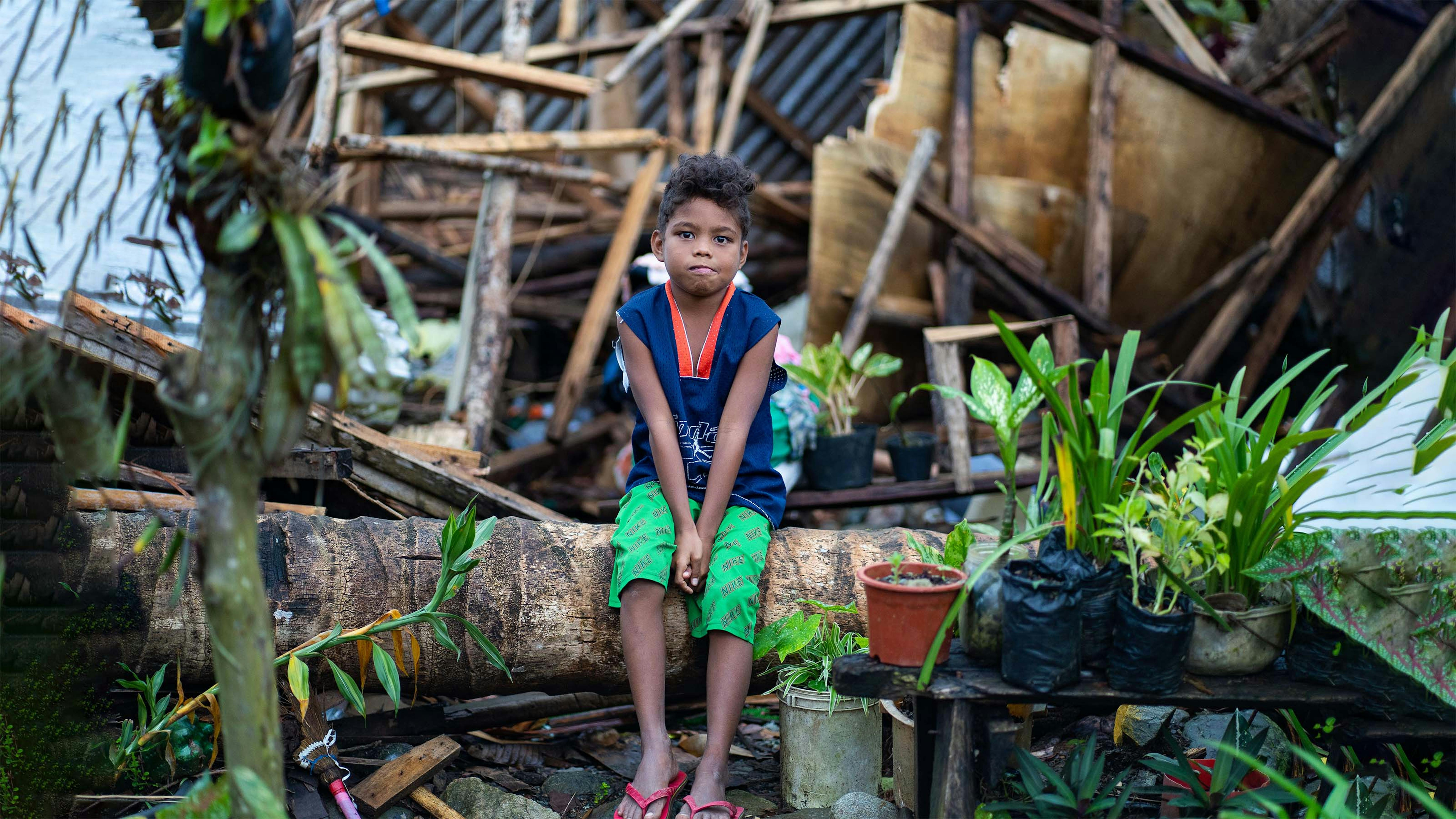 132 / 5.000 Risultati della traduzione I bambini delle comunità indigene Badjao che vivono nella città di Surigao sono tra le persone più vulnerabili colpite dal tifone Rai. 