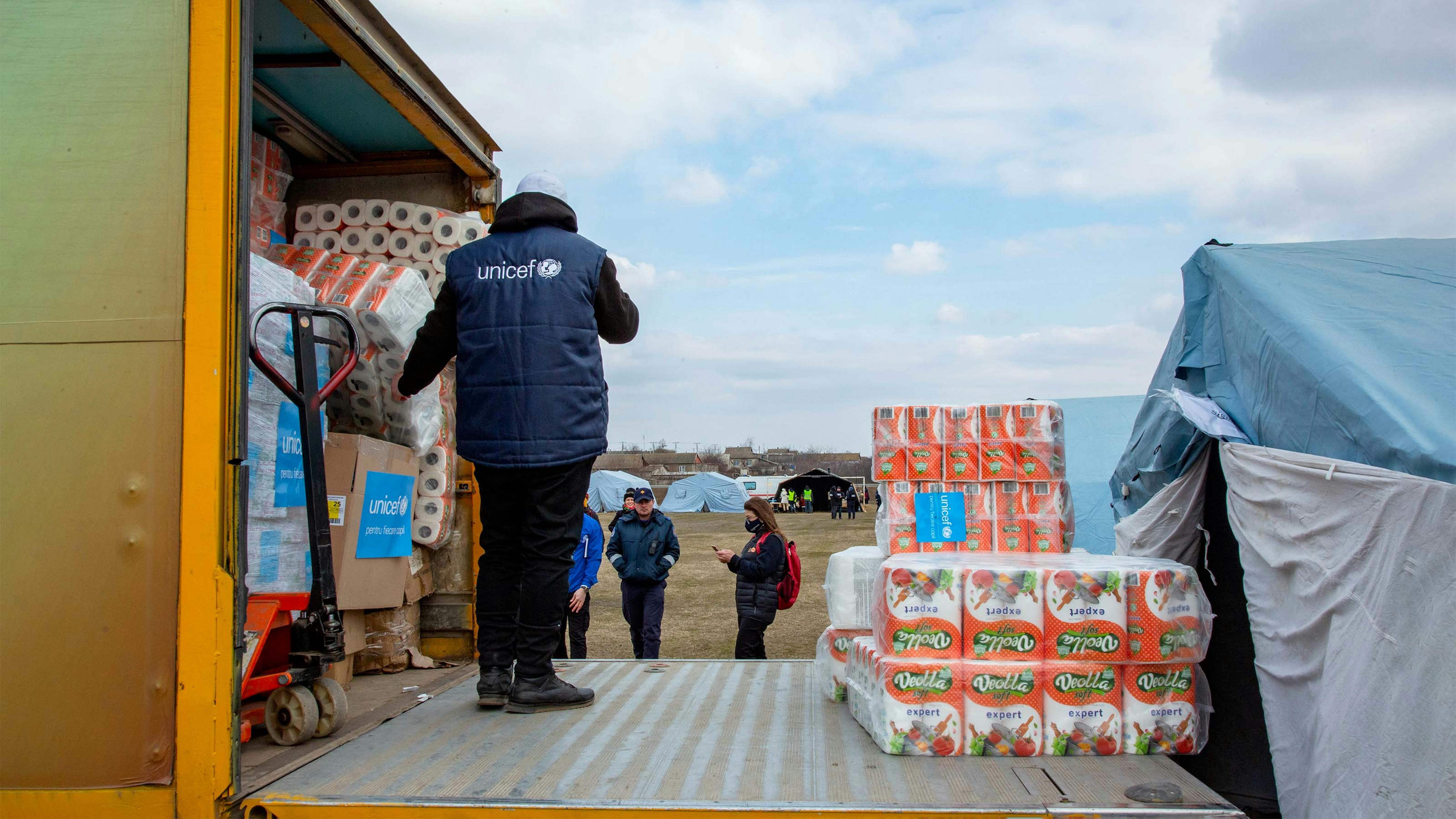 Moldavia, Il 26 febbraio l'UNICEF ha consegnato  quattro tonnellate di prodotti per l'igiene di base, inclusi pannolini, disinfettanti, ecc.