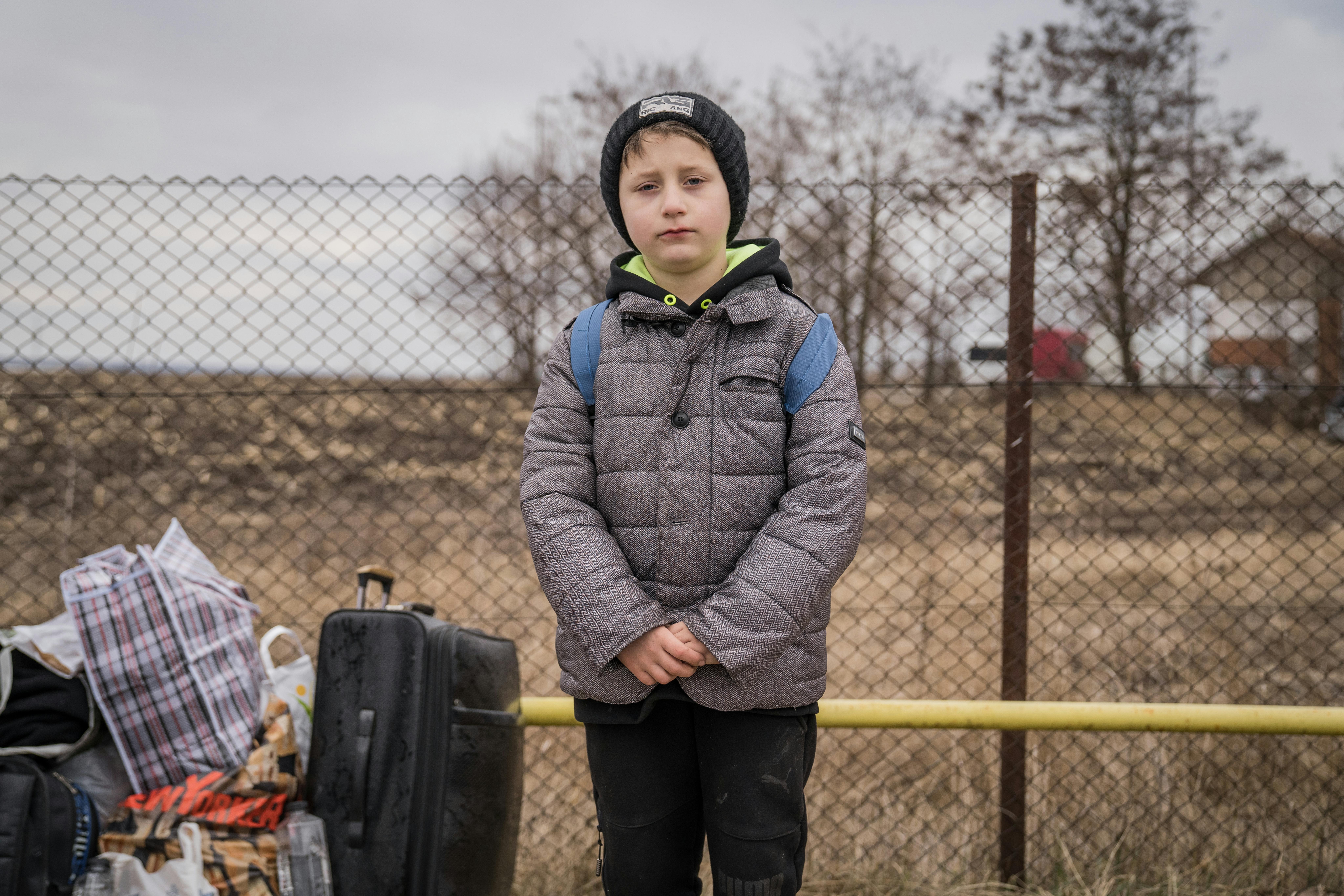 David, 7 anni, è stato accompagnato al confine con la Romania da sua nonna. Lei vuole fare ritorno a Chernivtsi, nonostante il conflitto in Ucraina