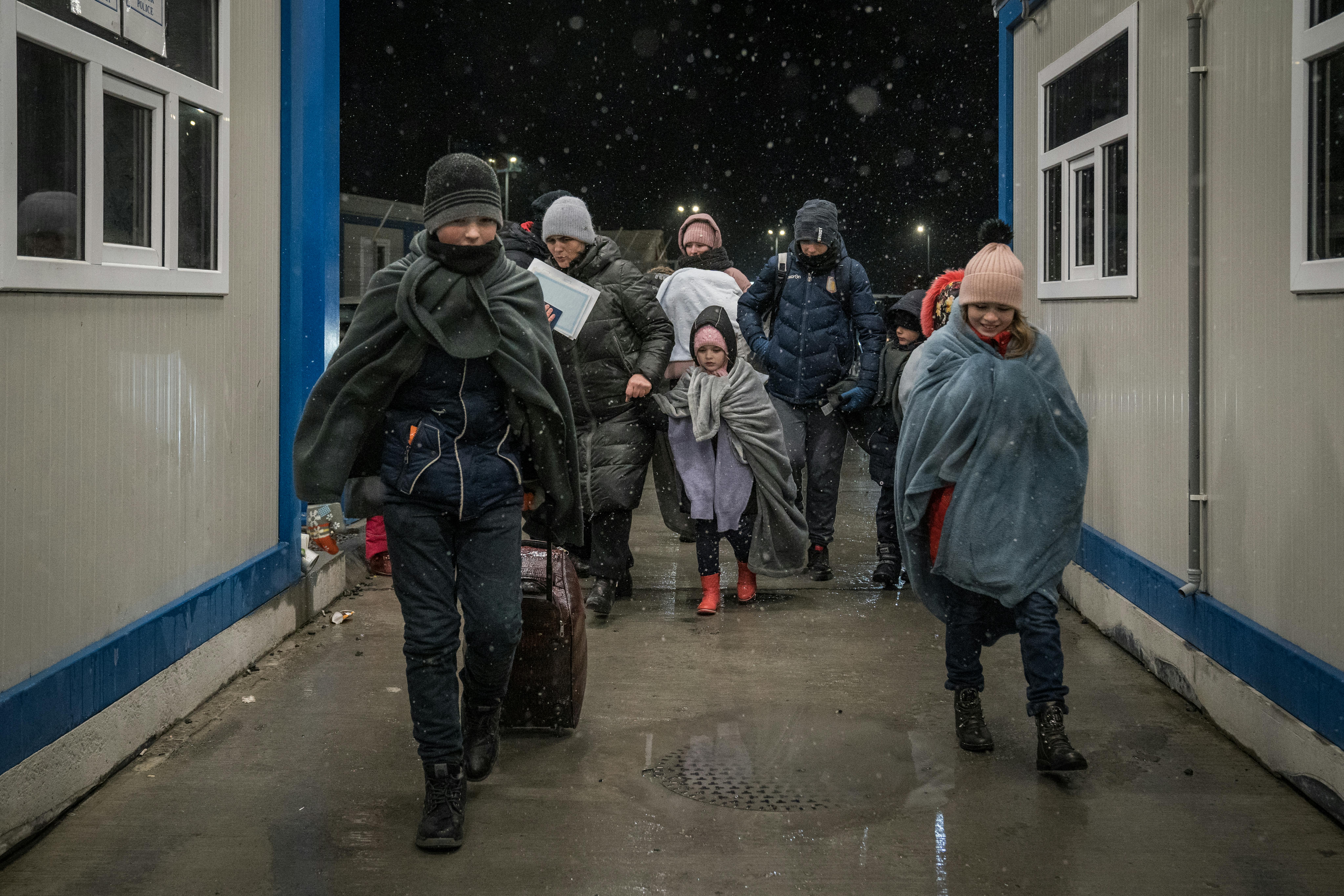 Una famiglia di profughi con 11 figli è entrata in Romania al valico di frontiera di Isaccea. Sono di Ismail, vicino a Odessa, hanno subito lasciato il Paese, in autobus, e hanno preso il traghetto per arrivare in Romania.