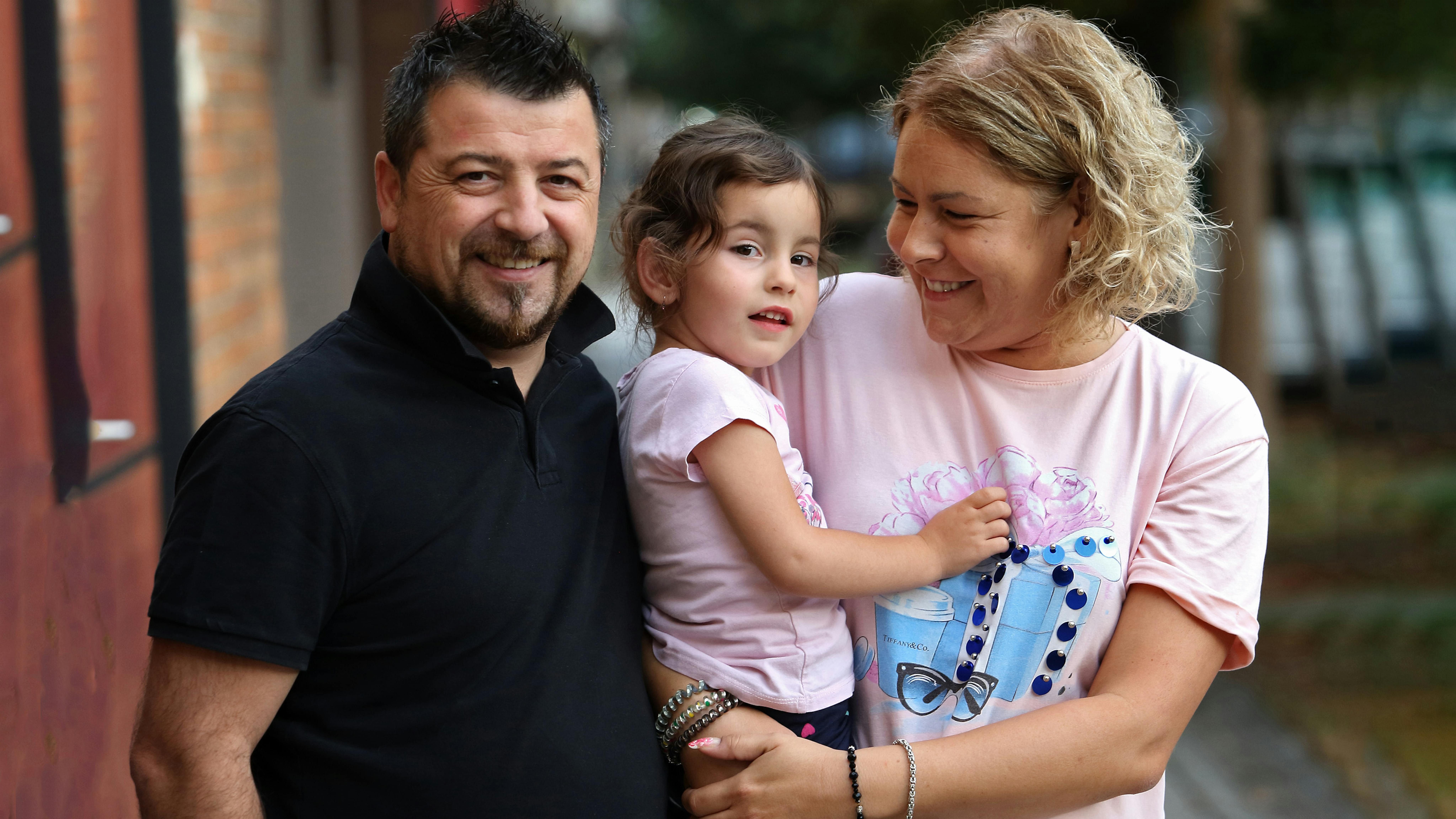 Serbia, una famiglia con una bambina con difficoltà comunicative