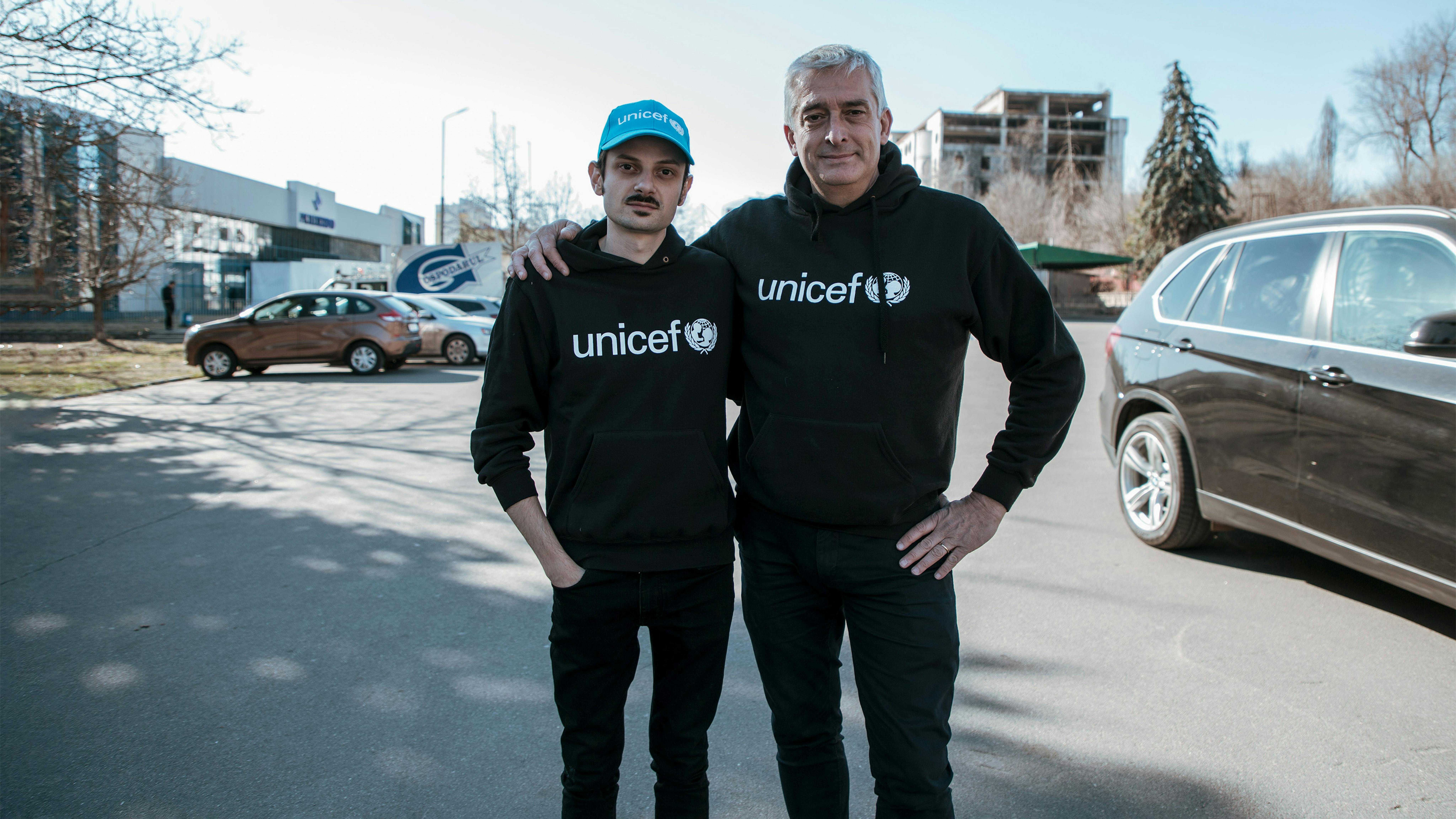 Fabio Rovazzi  e Paolo Rozera, Direttore dell'UNICEF Italia, in Moldavia. Foto di Arianna Canali.