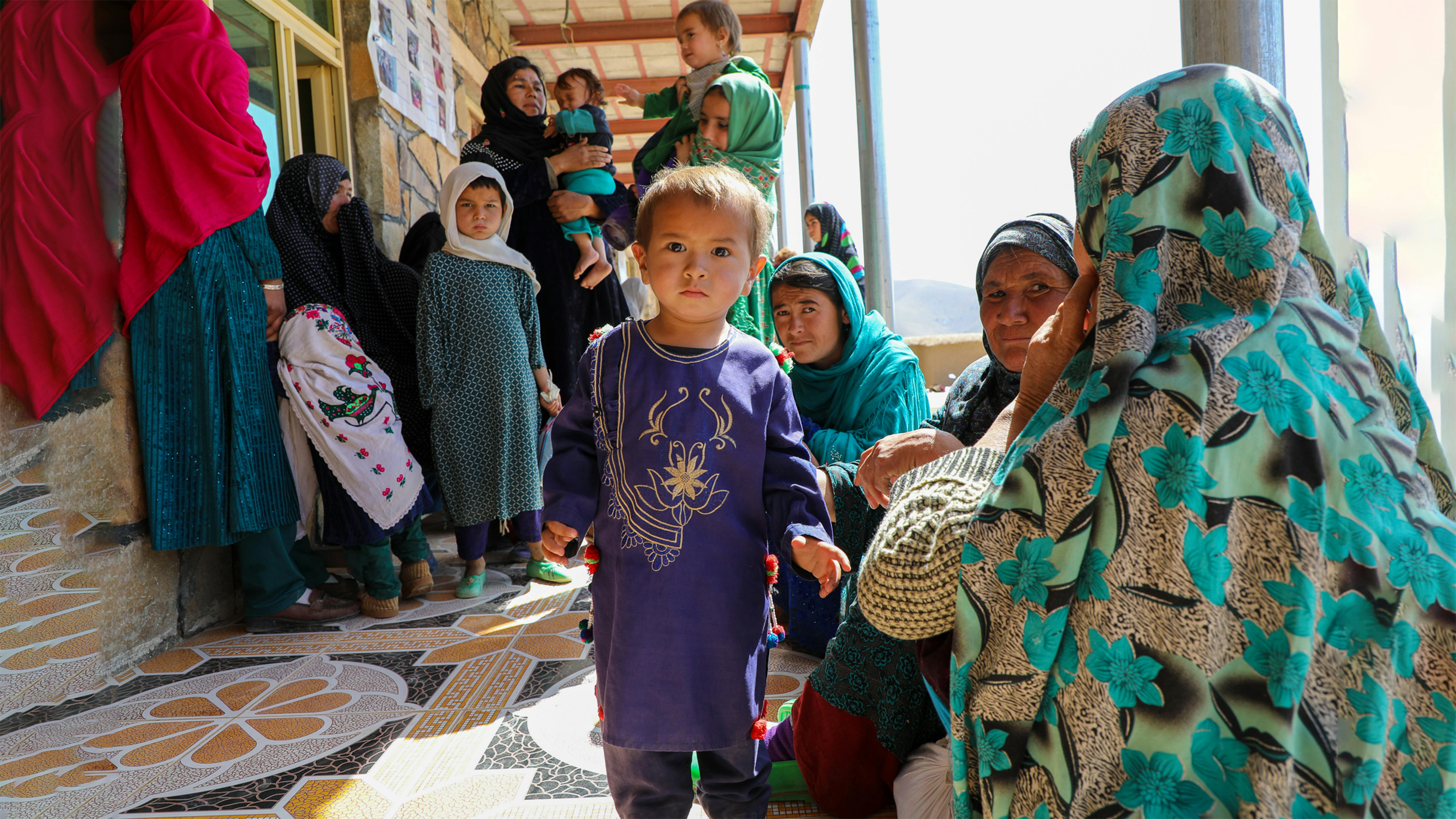 Il Centro santiario di  Warkak, nella provincia di Daikundi, fornisce  cure ambulatoriali, farmaci e vaccinazioni per bambini sotto i cinque anni