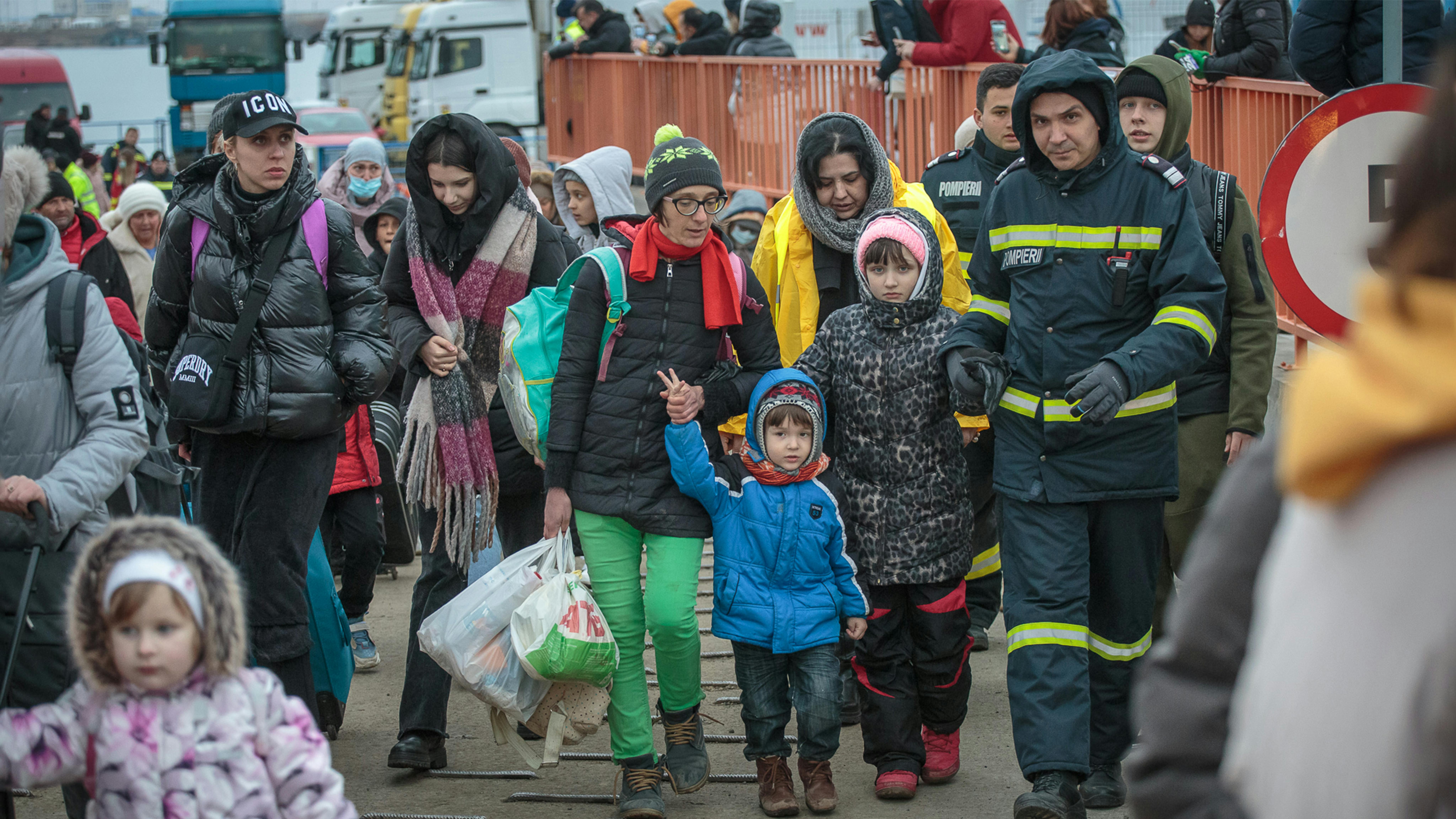 Romania, Il traghetto sta portando migliaia di rifugiati dall'Ucraina, ogni giorno, al valico di frontiera di Isaccea.