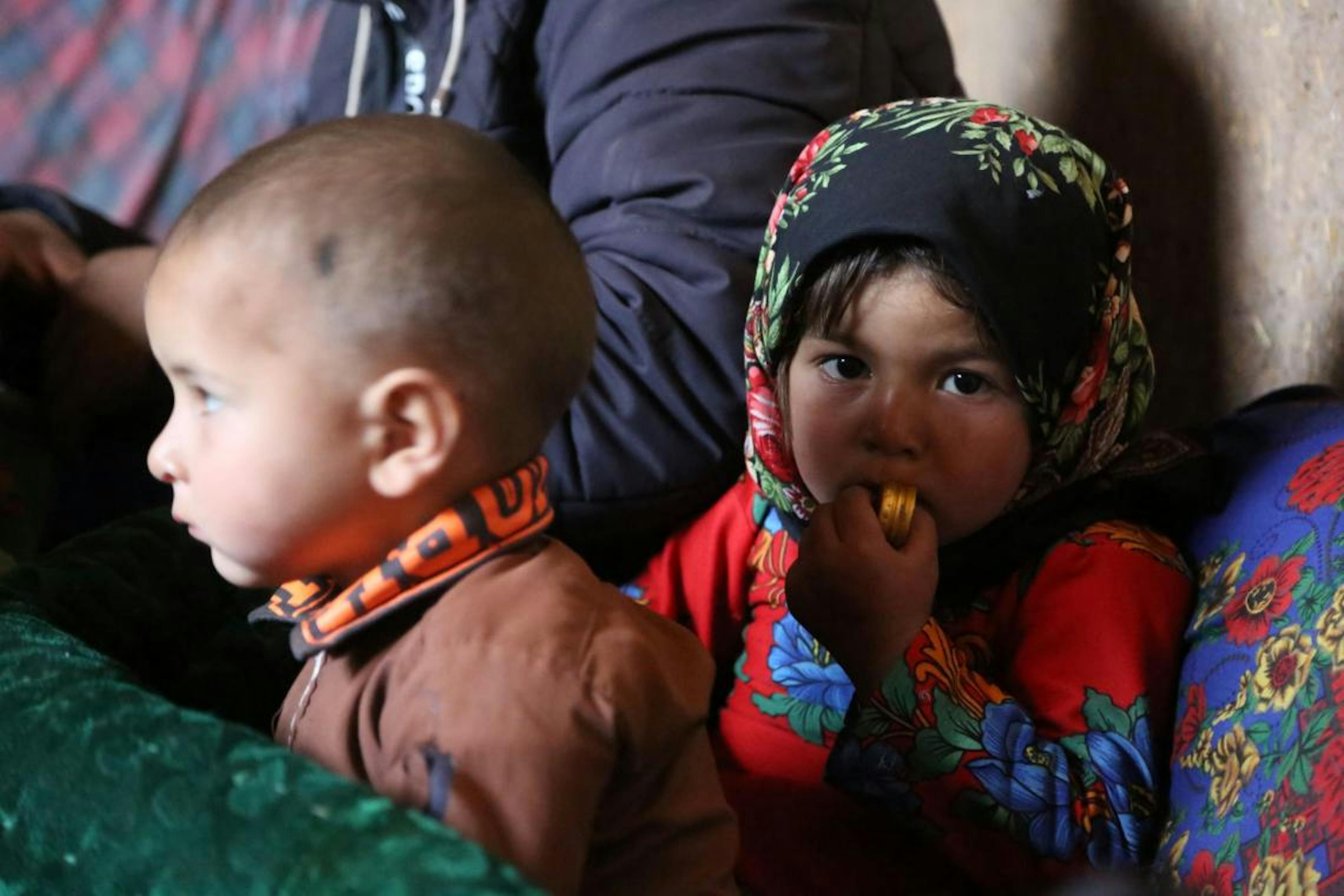  Farhana, 5 anni, era destinata a diventare una sposa bambina a causa dei debiti contratti con la famiglia. Fortunatamente l'UNICEF con il Comitato Protezione di Comunità ha sventato il pericolo. In Afghanistan però, molte famiglie sono ancora costrette a vendere i propri figli per sopravvivere
