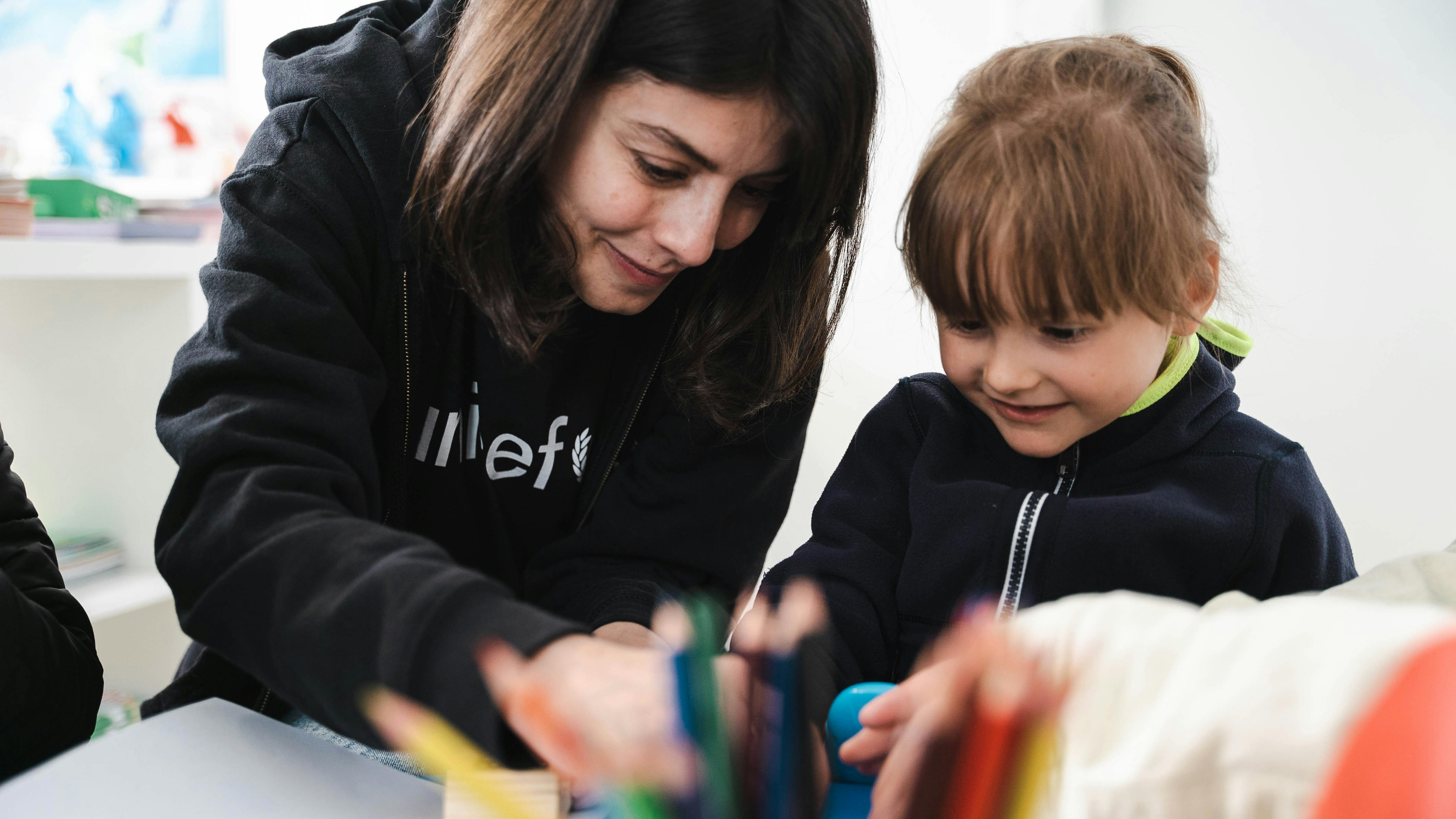 Alessandra Mastronardi al Blue Dot del Valico Fernetti al confine tra Italia e Slovenia. Foto di Marta E. Antonioli, Giancarlo Migliore