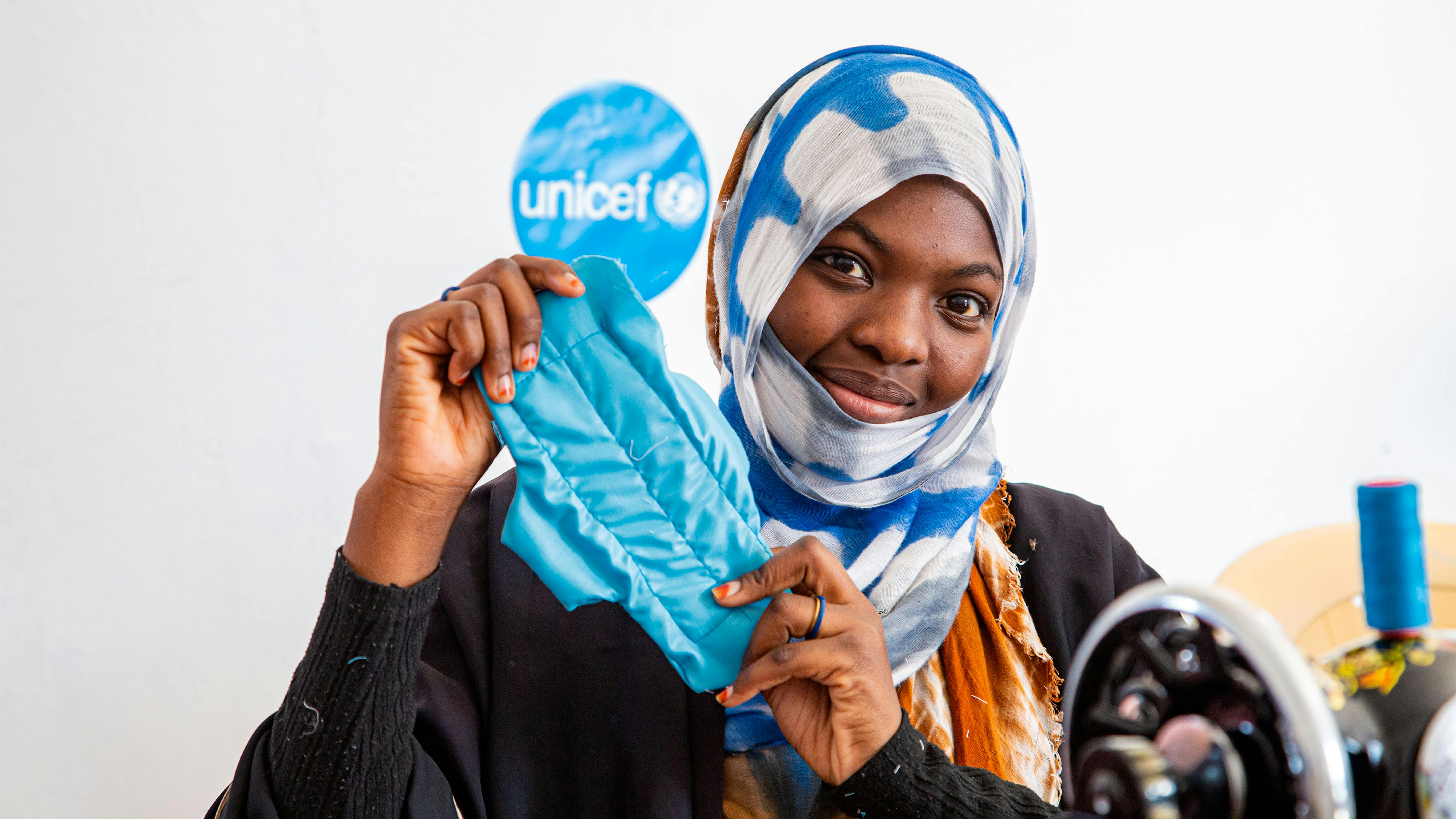 Mauritania: "Mi chiamo Aliya, ho 23 anni e partecipo per la prima volta al laboratorio di fabbricazione di assorbenti."
