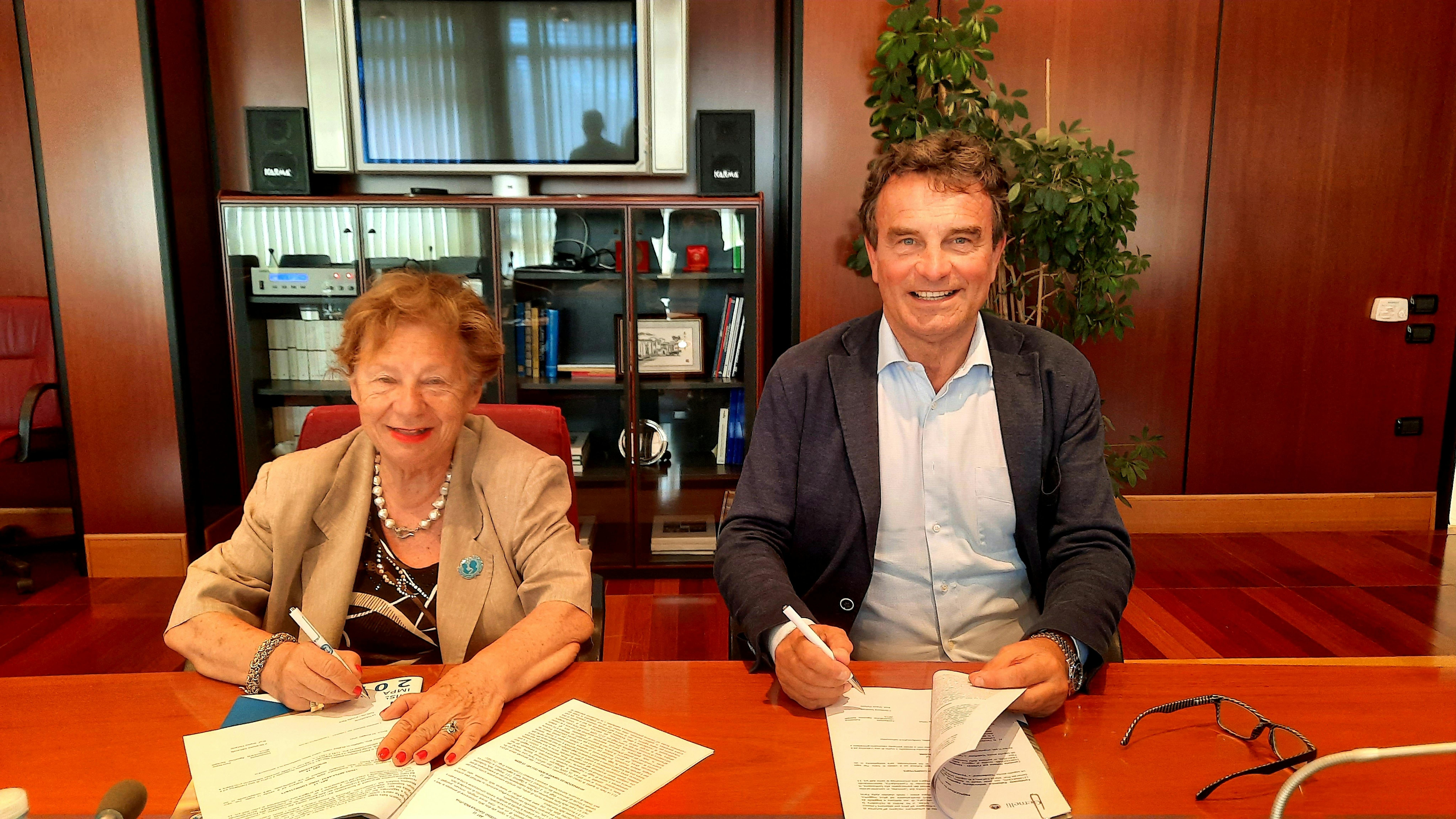 La Presidente dell'UNICEF Italia, Carmela Pace, con il Direttore Generale della Fondazione Policlinico Universitario Agostino Gemelli IRCCS, Marco Elefanti. 