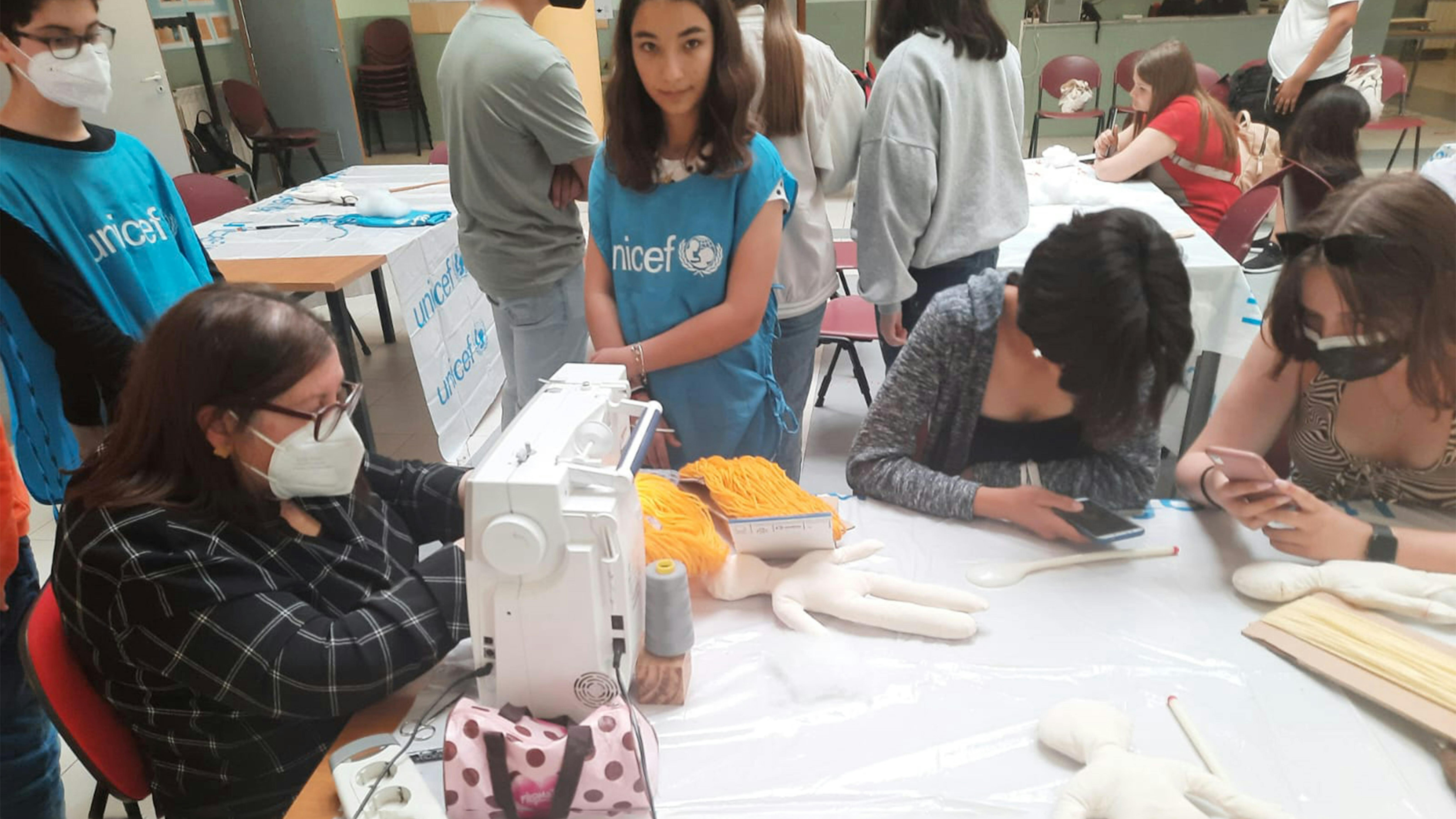 Un momento della giornata a Siracusa dedicata alla realizzazione delle Pigotta