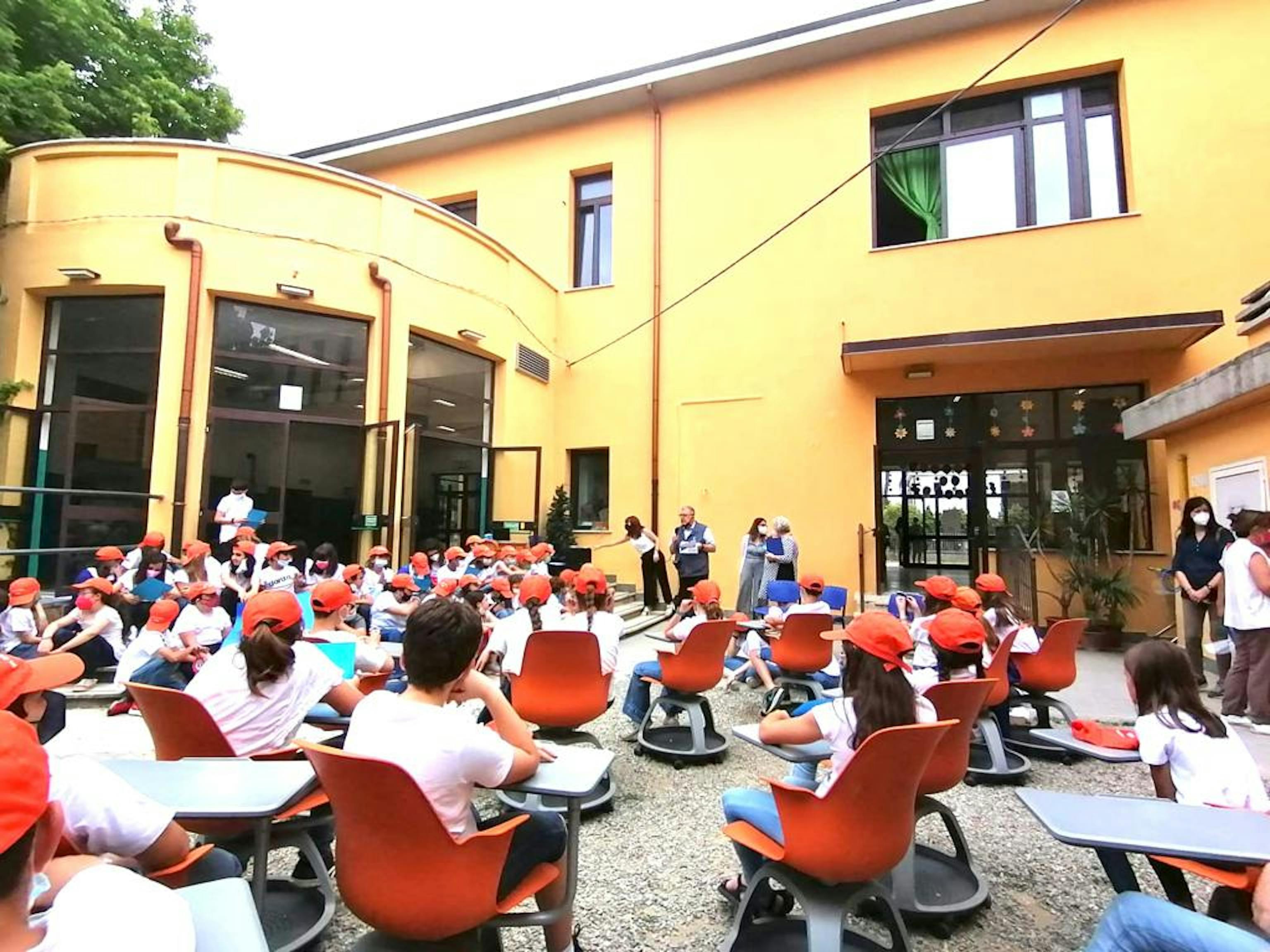 Panoramica della scuola Collodi nel giorno della consegna dell'Attestato