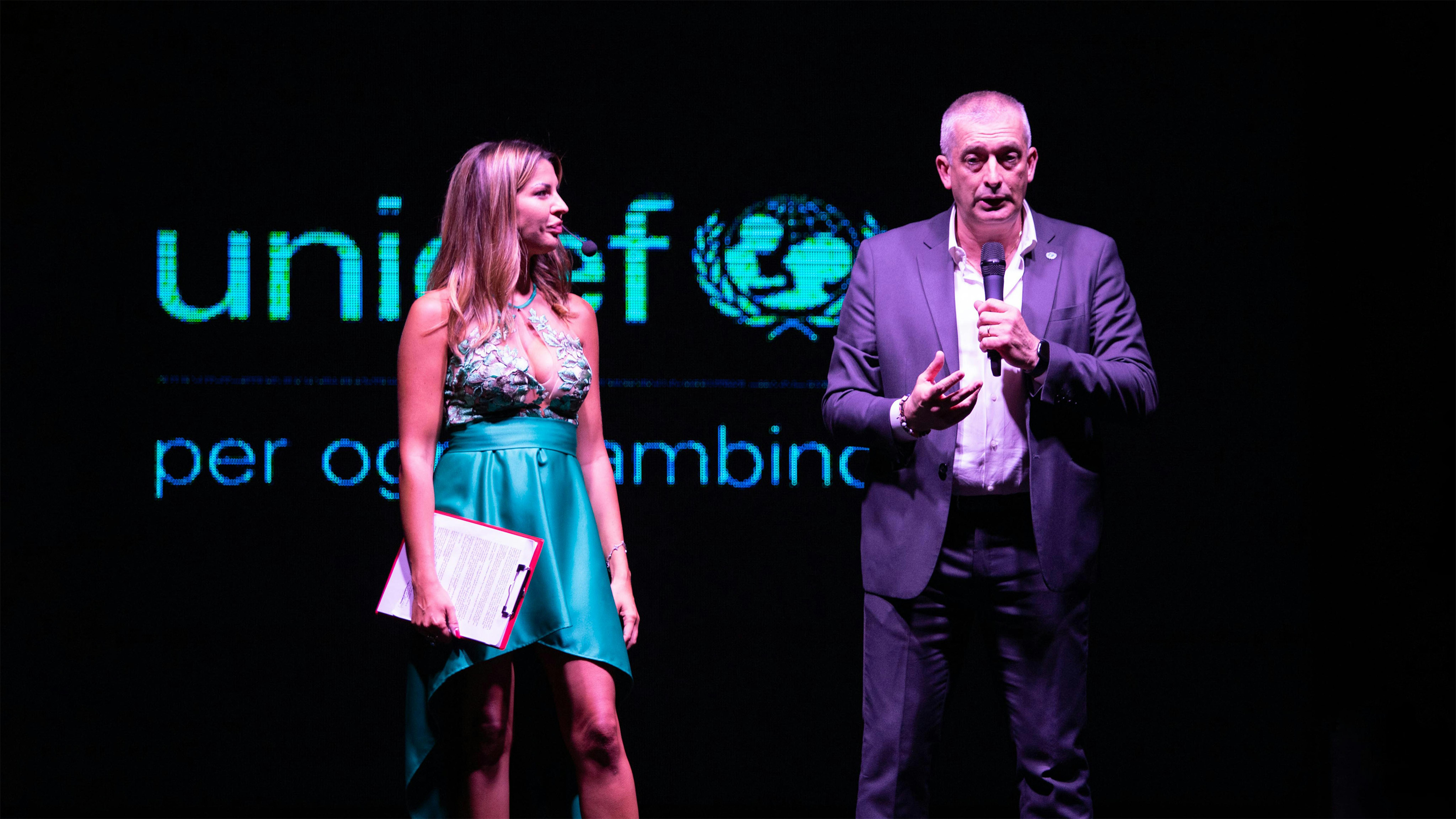 L'imprenditrice culturale Claudia Conte con il Direttore Generale UNICEF Italia Paolo Rozera all'evento "Coloriamo il futuro"