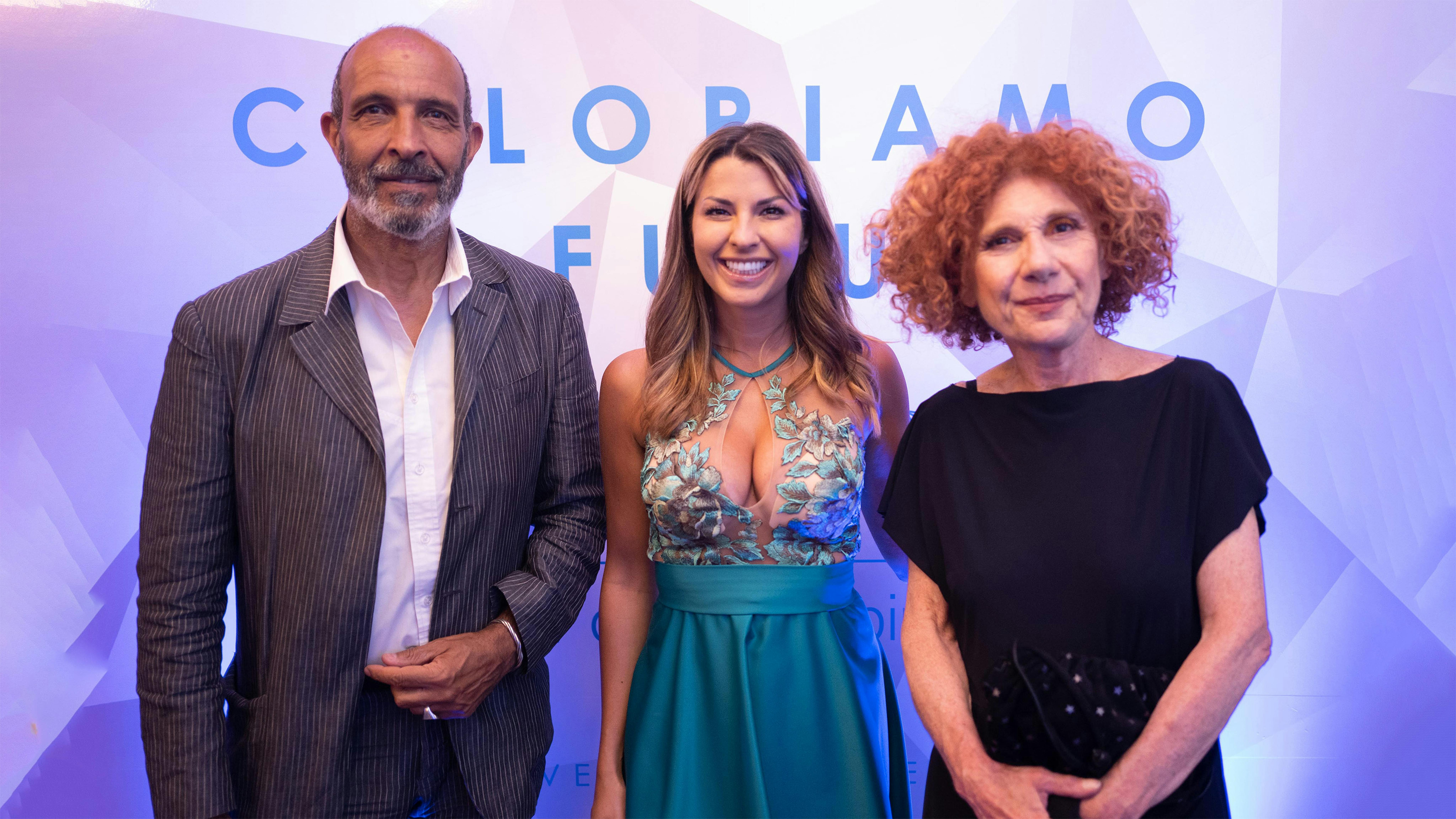 L'imprenditrice culturale Claudia Conte con alcuni ospiti dell'evento "Coloriamo il futuro"