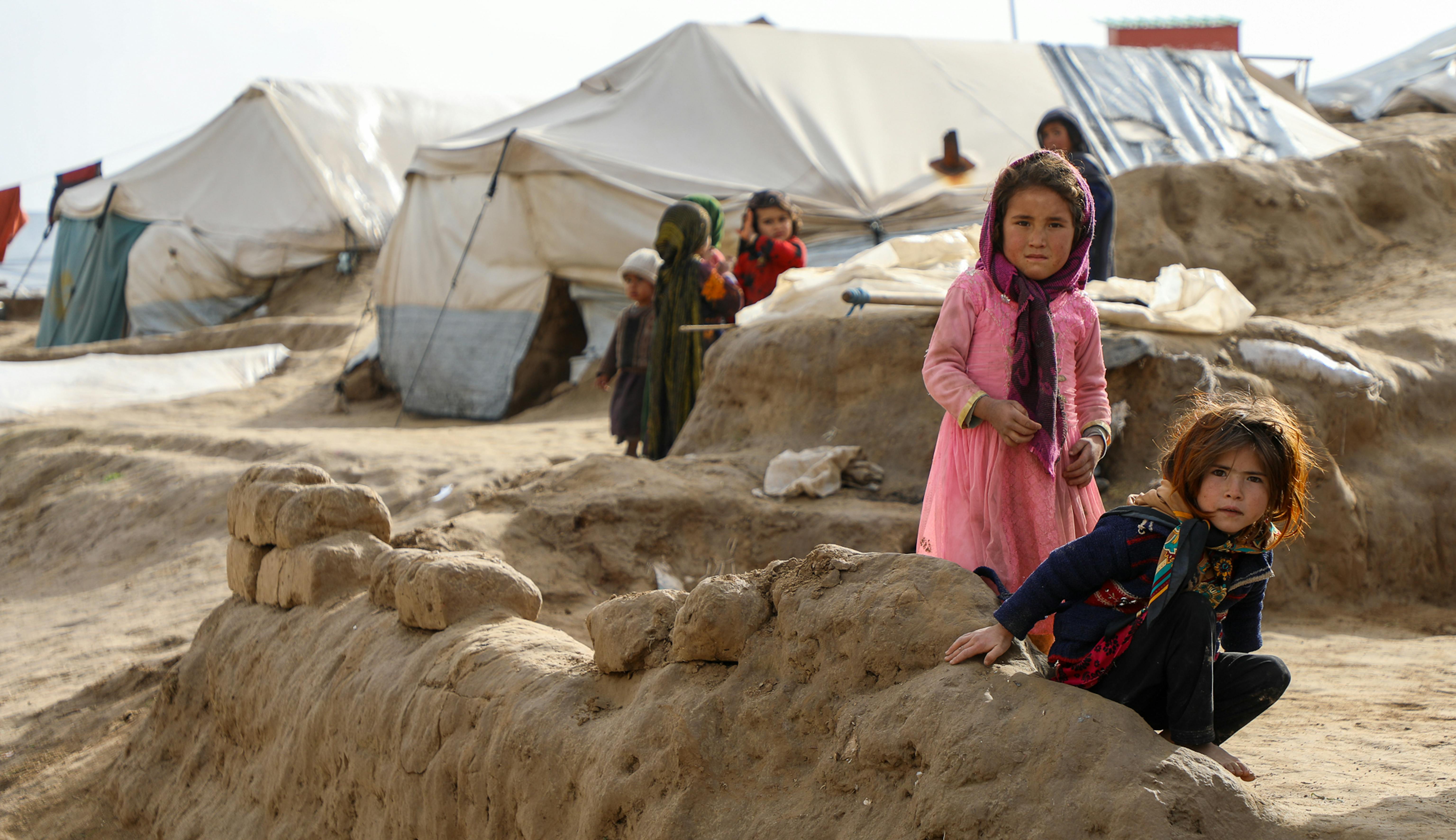 L'8 marzo 2022, l'UNICEF Afghanistan ha visitato l'insediamento di Zaimati per gli sfollati interni nella provincia di Badghis dove decine di bambini vivono in condizioni estreme