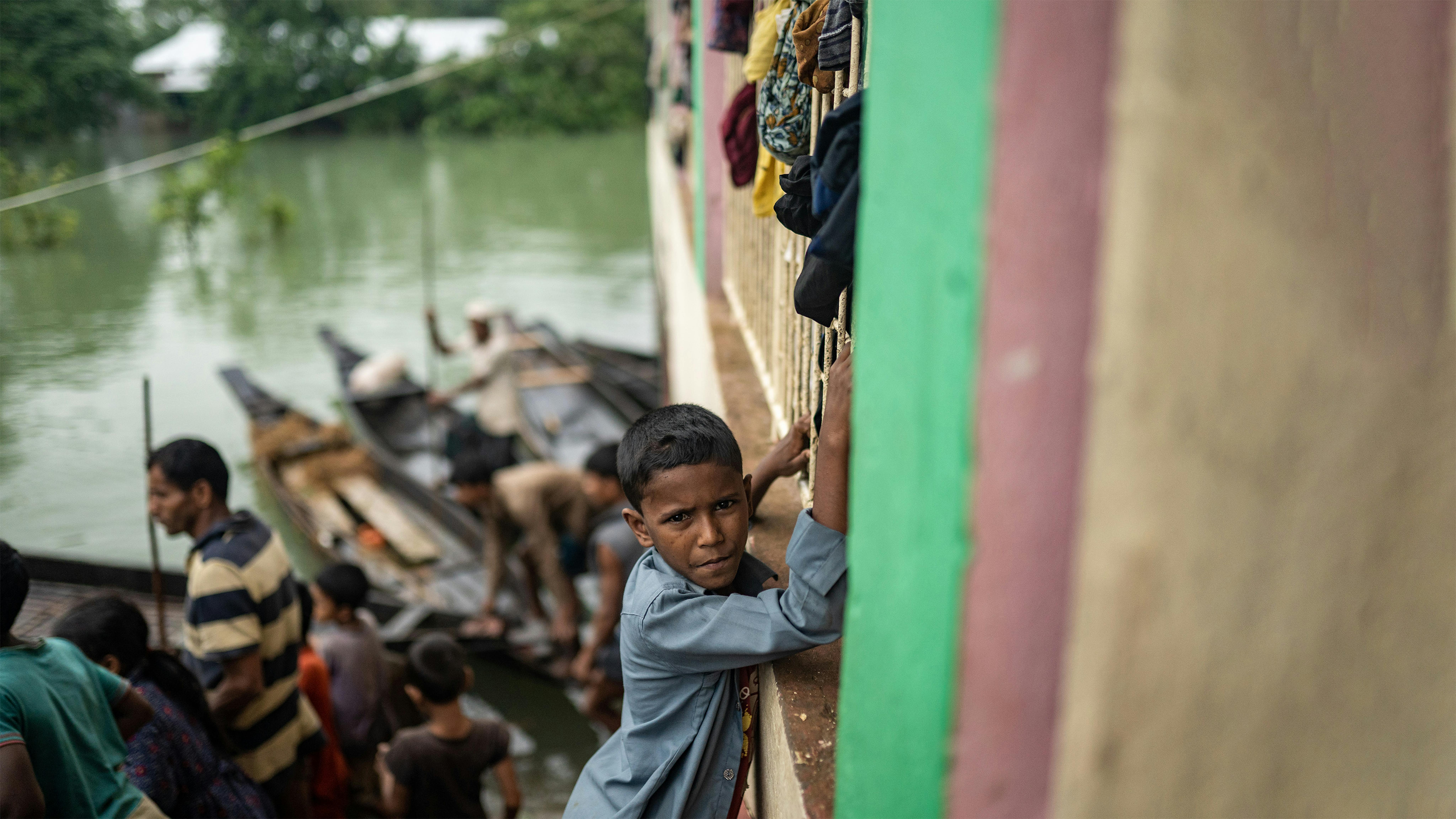 Quattro milioni di persone bloccati dalle inondazioni improvvise nel nord-est del Bangladesh hanno urgente bisogno di aiuto.