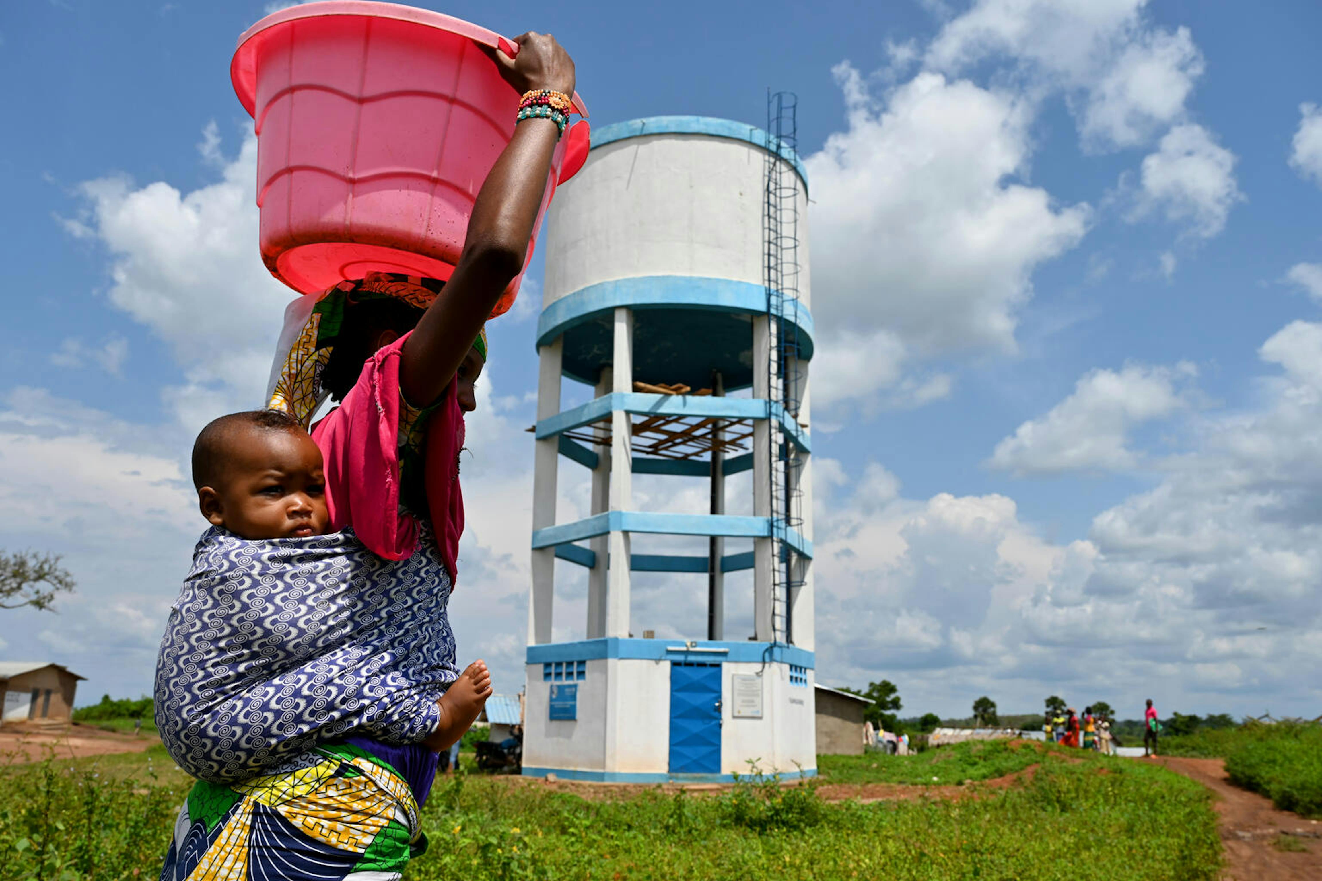 Le comunità hanno accesso grazie al sistema fotovoltaico all’ acqua potabile, Ngoura, Camerun.