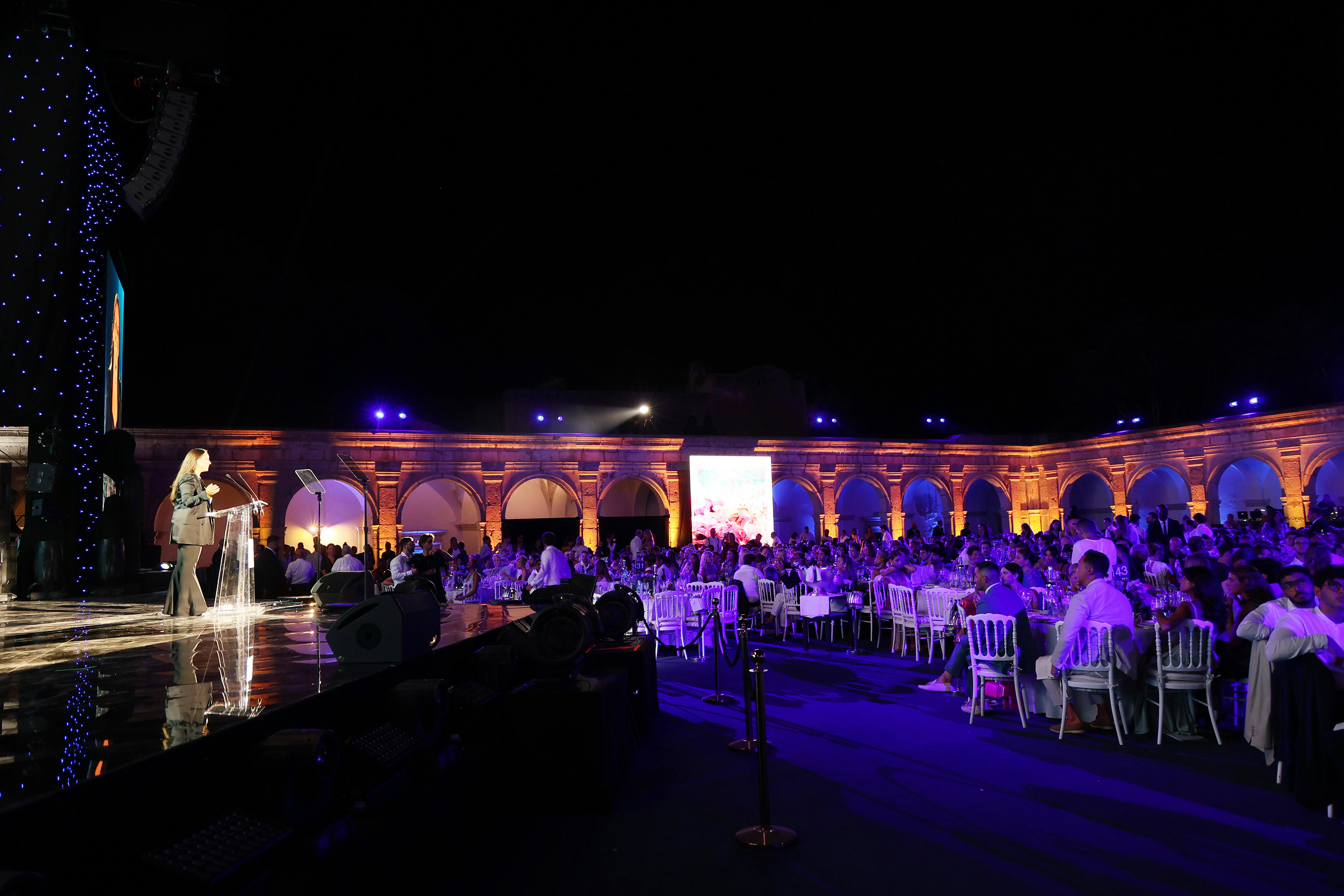 Un momento del gala a Capri per l'UNICEF, organizzato da LuisaViaRoma, 2022.