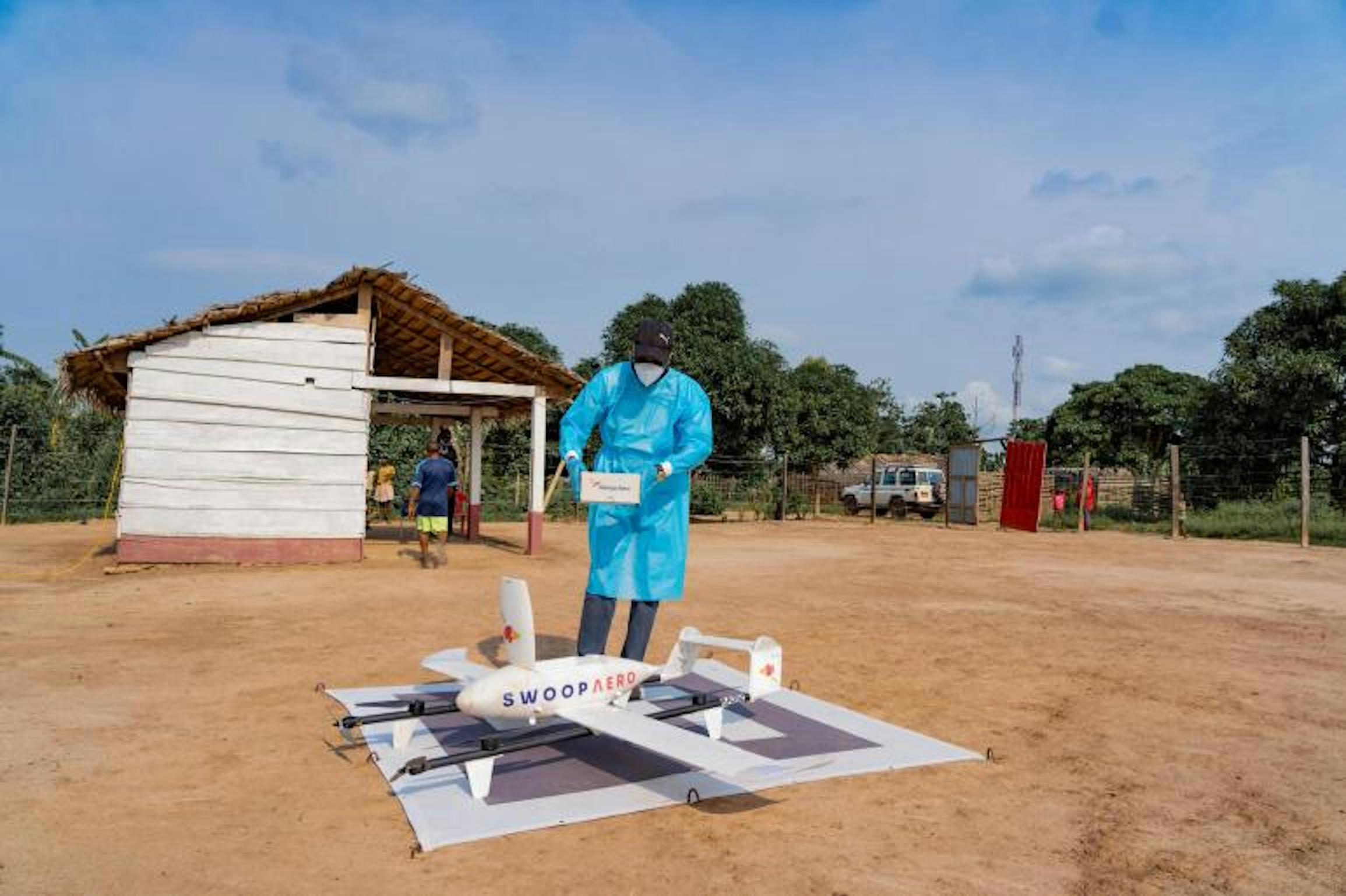 L'UNICEF sta utilizzando droni medici in risposta all'epidemia di Ebola a Mbandaka. I droni vengono utilizzati per raggiungere aree di difficile accesso. @UNICEF/UN0642663/Mulala