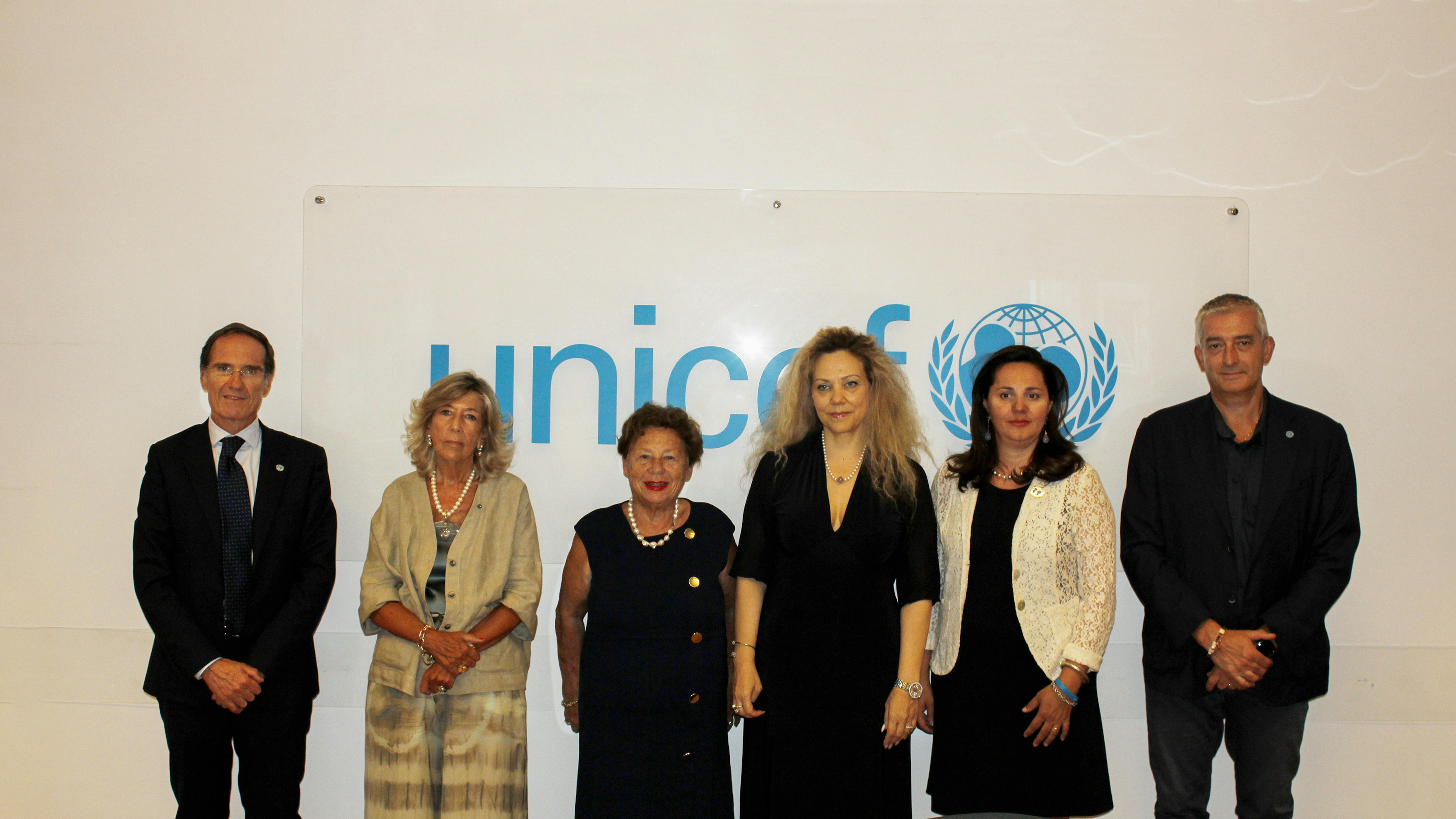 la seconda da sinistra Giuseppina Amarelli Mengano nominata Testimonial UNICEF Calabria e la  Prsidente UNICEF Italia Carmela Pace