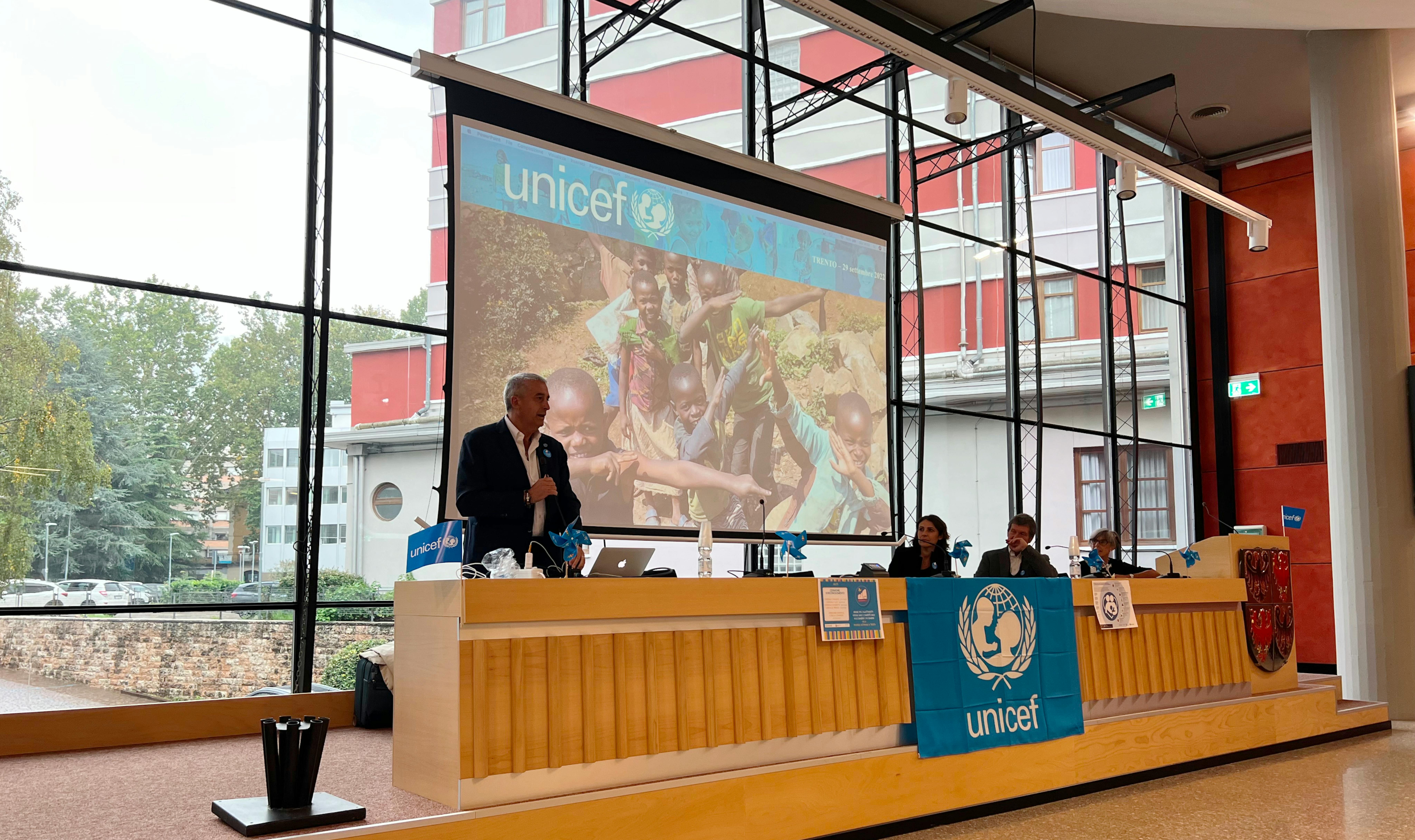 Paolo Rozera, DG UNICEF Italia interviene durante la cerimonia di consegna degli attestati di comunità amica ai consultori