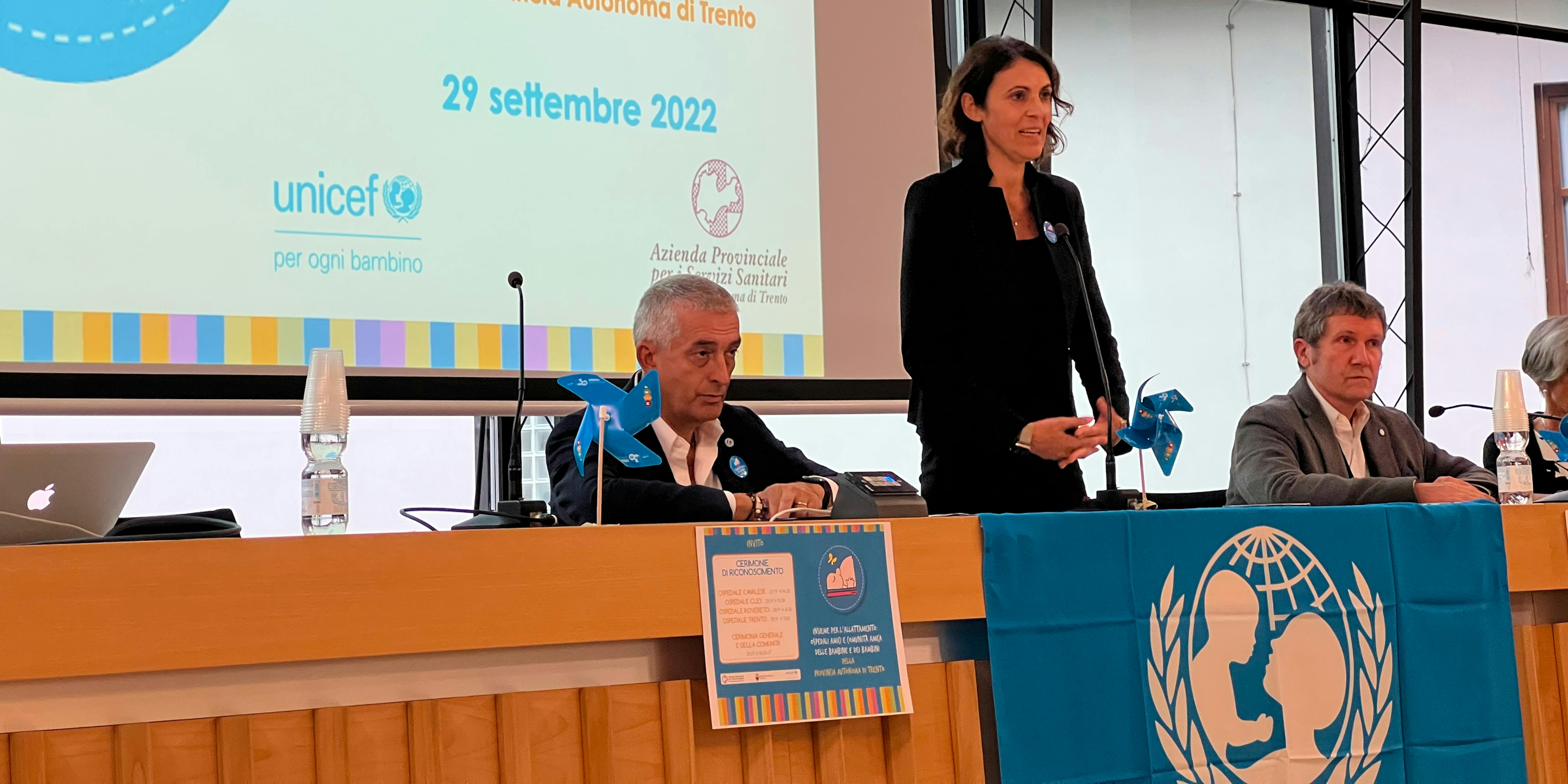 da sinistra: Paolo Rozera DG UNICEF Italia,  Stefania Segnana assessore alla salute,  Giuliano Mariotti direttore sanitario dell'Apss