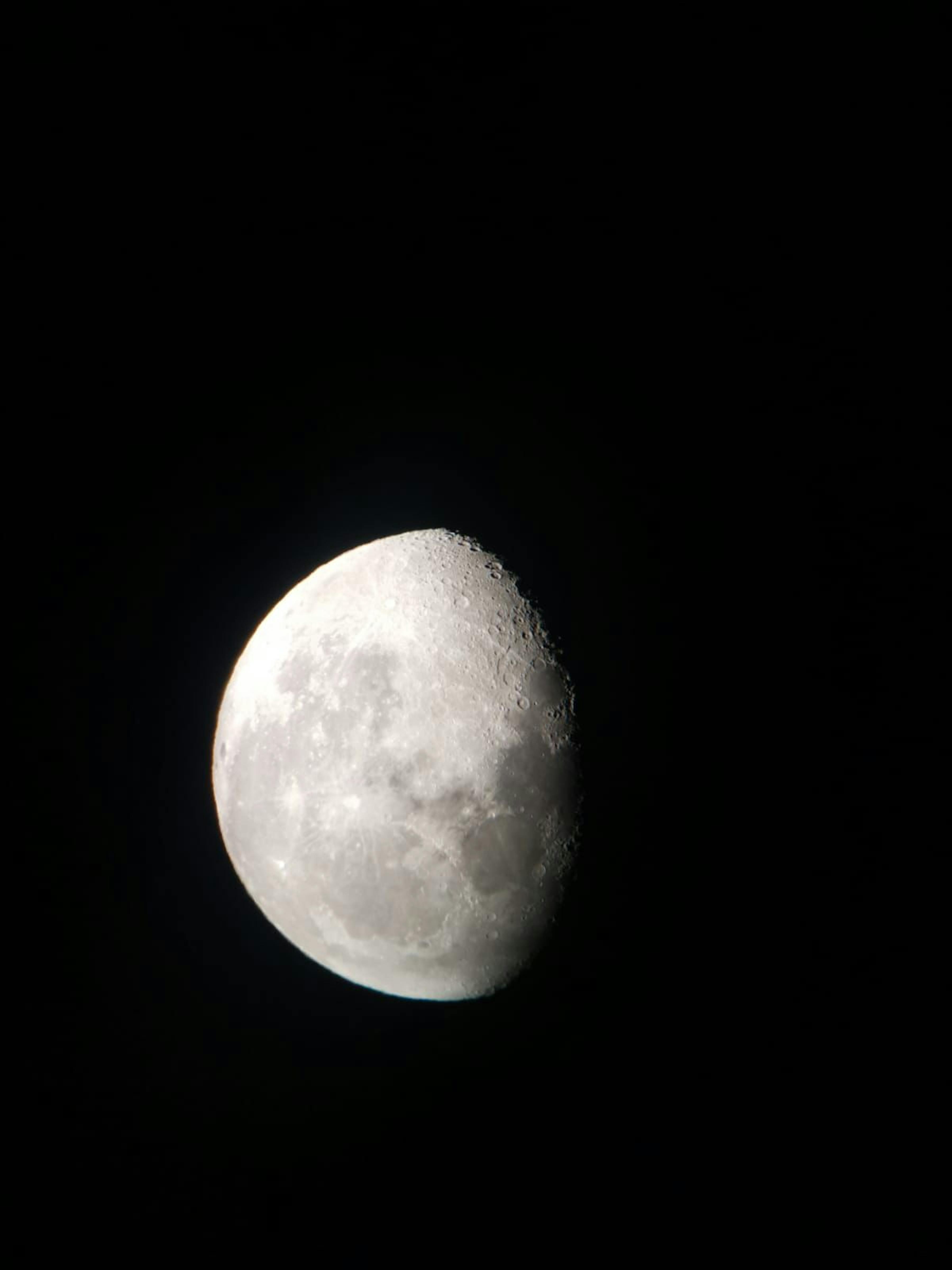 La luna vista al telescopio