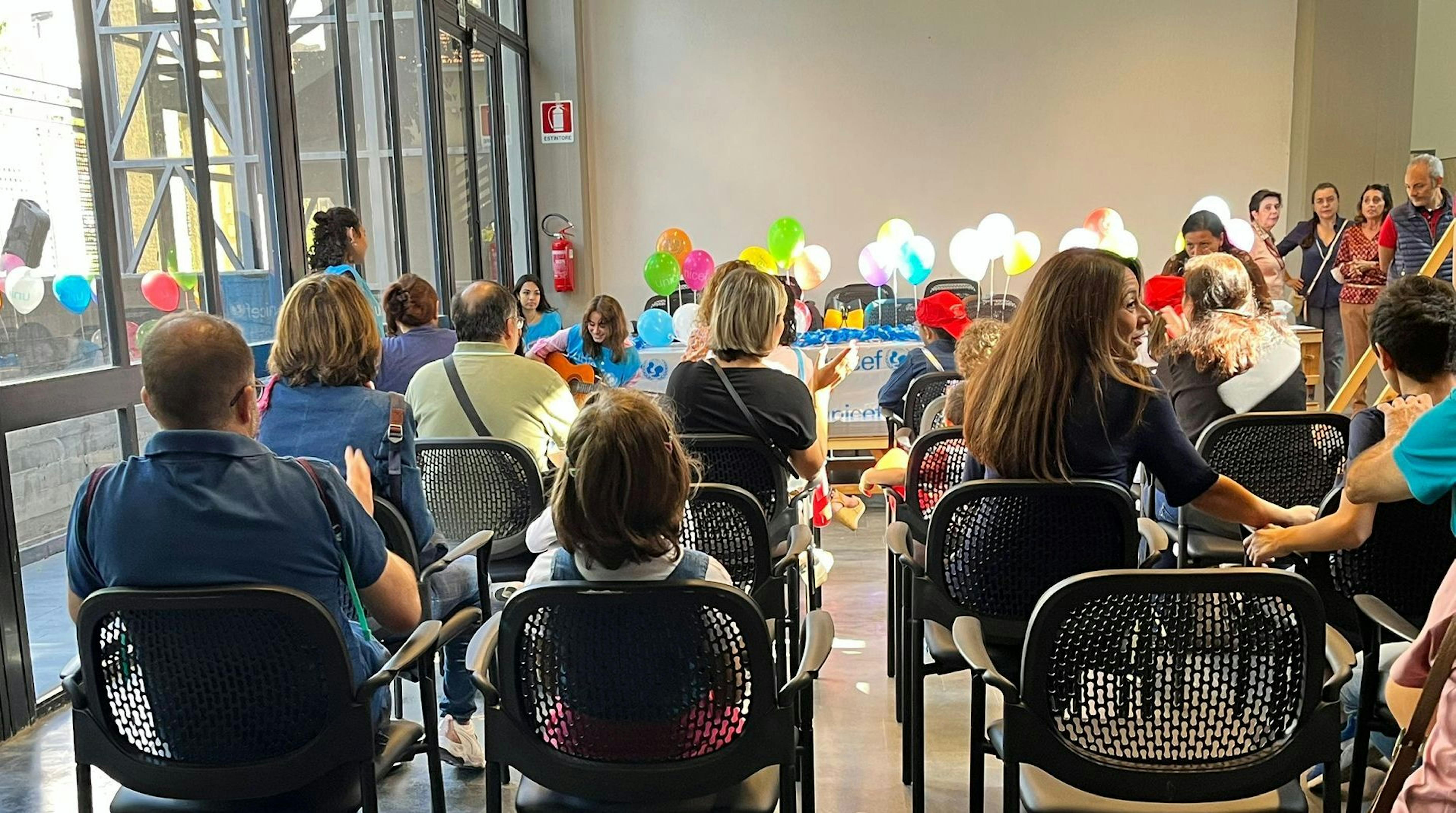 Un momento del laboratorio musicale