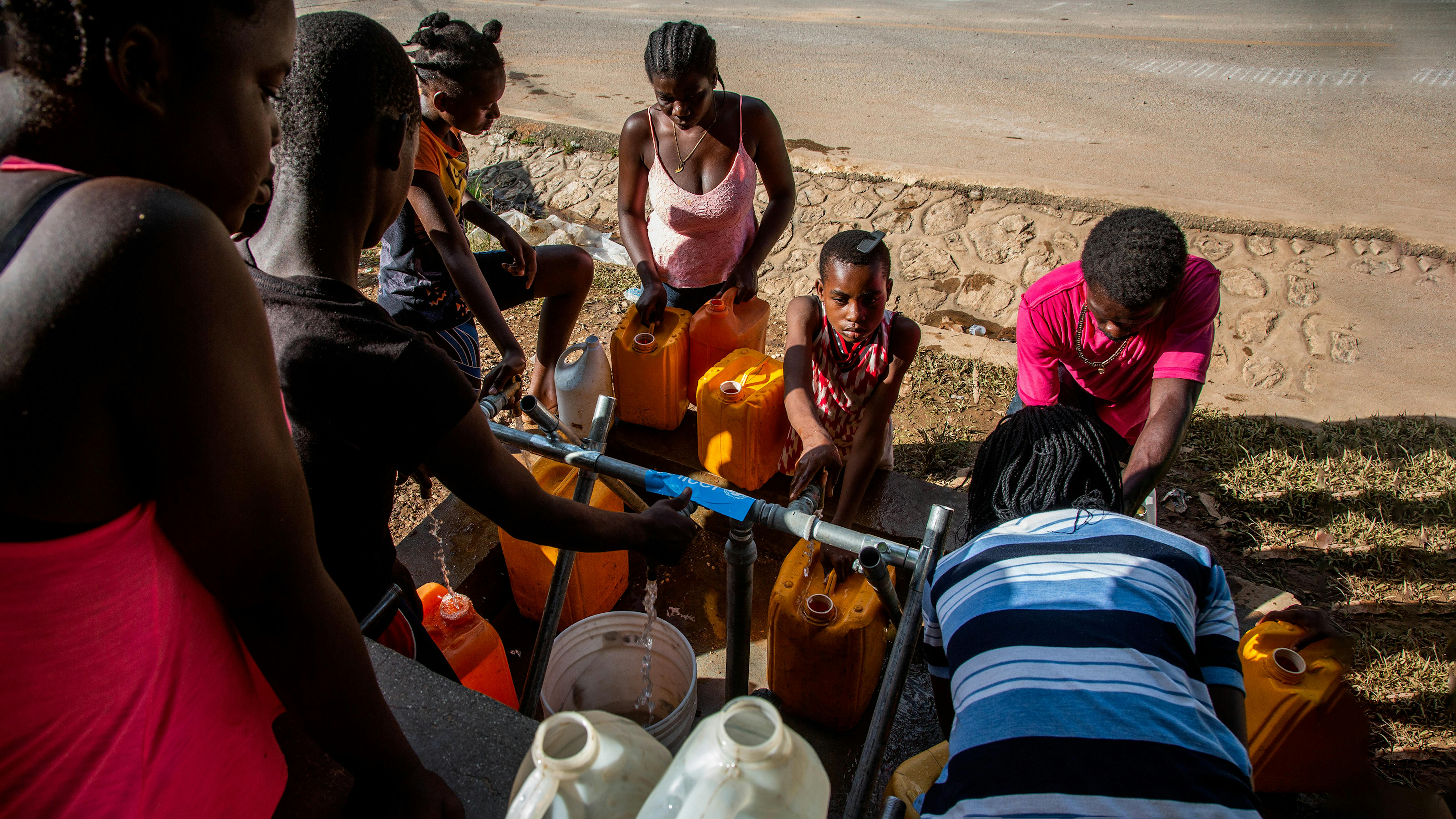 Haiti - Marceline,distretto di Camp Perrin, i bambini e le loro famiglie hanno accesso ad acqua pulita e sicura in una delle quattro stazioni idriche sostenute dall'UNICEF