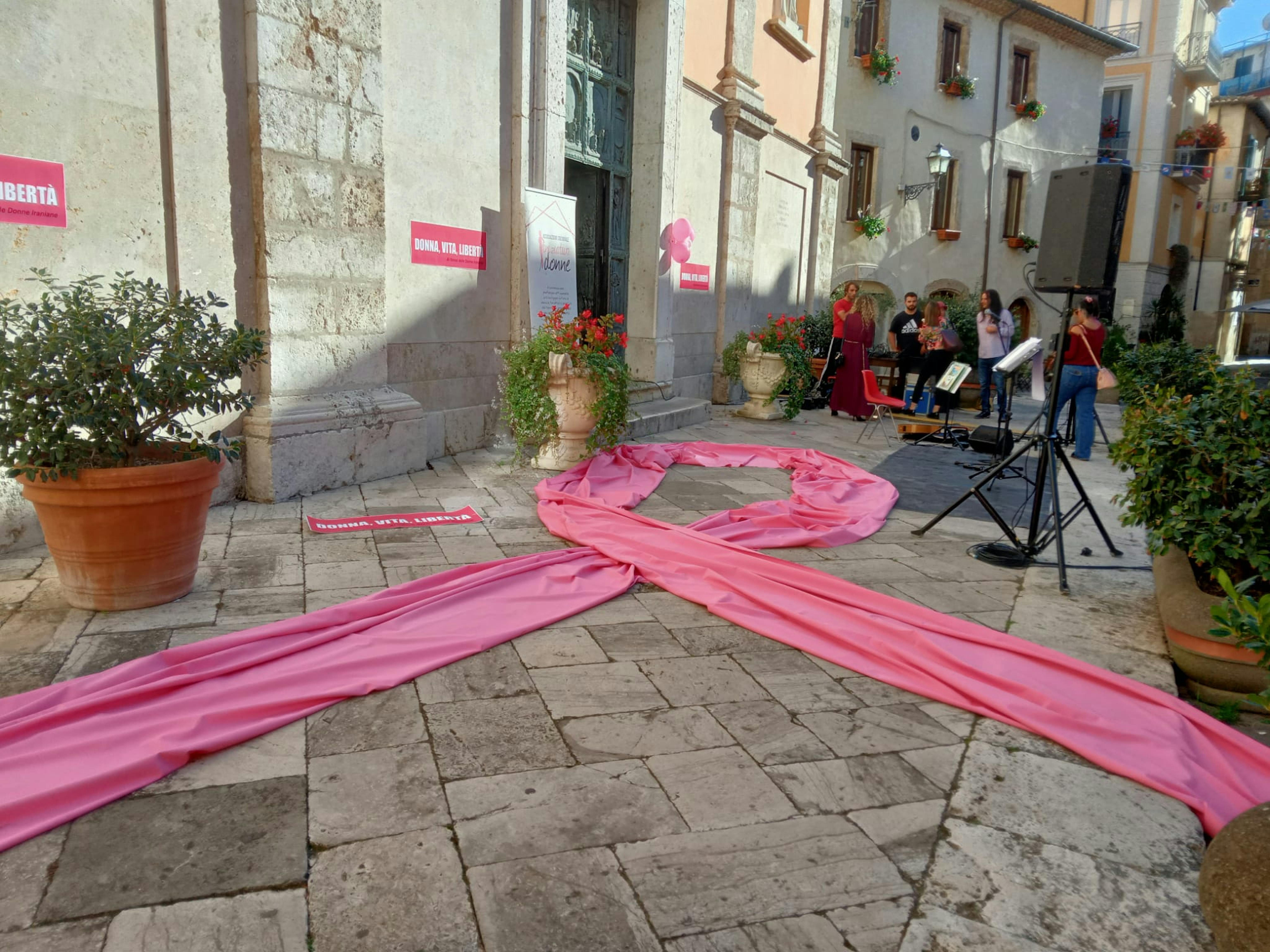 Sabato 29 ottobre, ad Isola del Liri, in Piazza San Lorenzo, un pomeriggio all'insegna della prevenzione e dell'informazione, nell'ambito dell'evento “Prenditi cura di te - informati e previeni” promosso dall’associazione Iniziativa Donne - Sora.