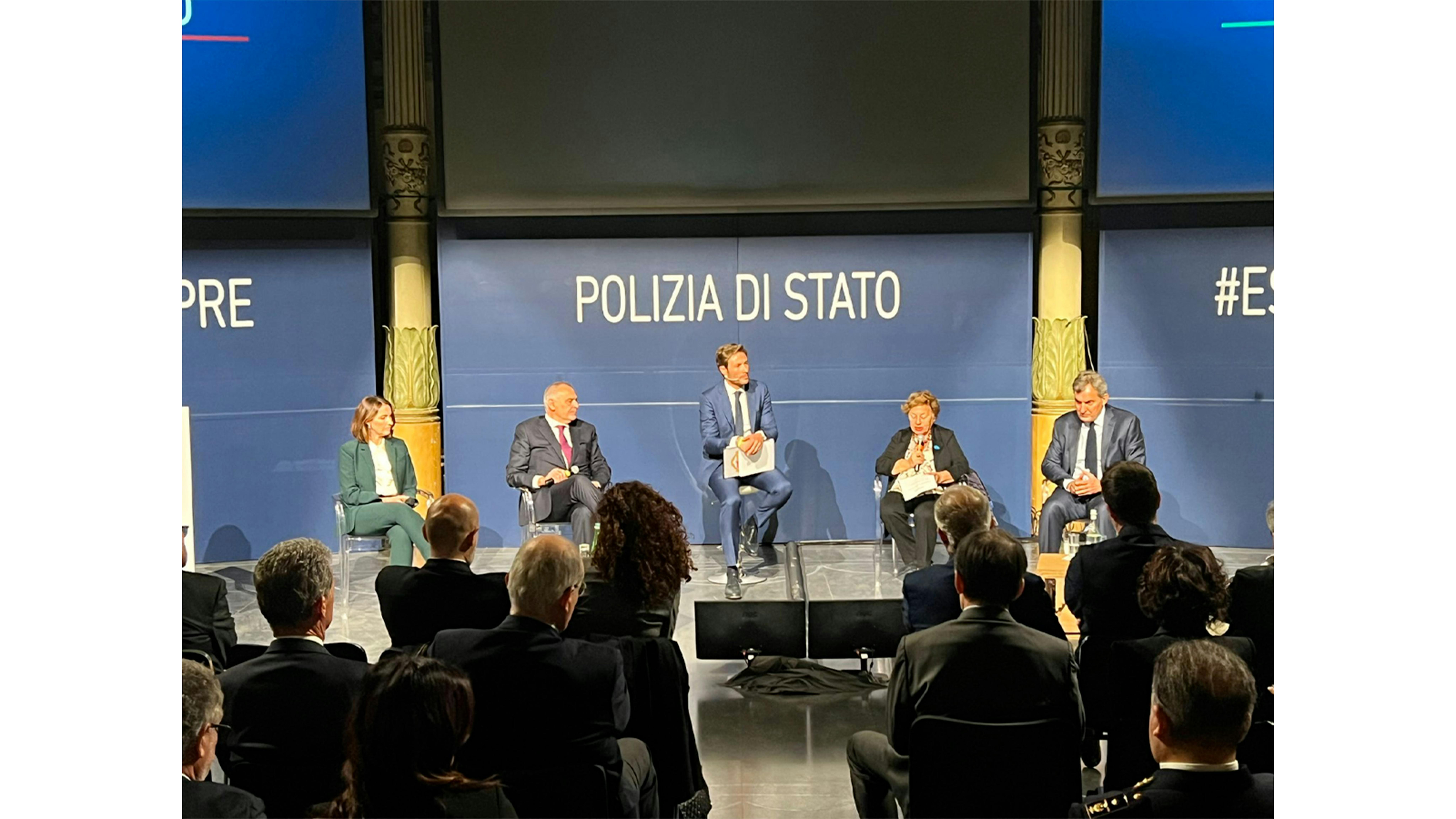 La Presidente UNICEF Italia Carmela Pace interviene durante la presentazione del Calendario della Polizia