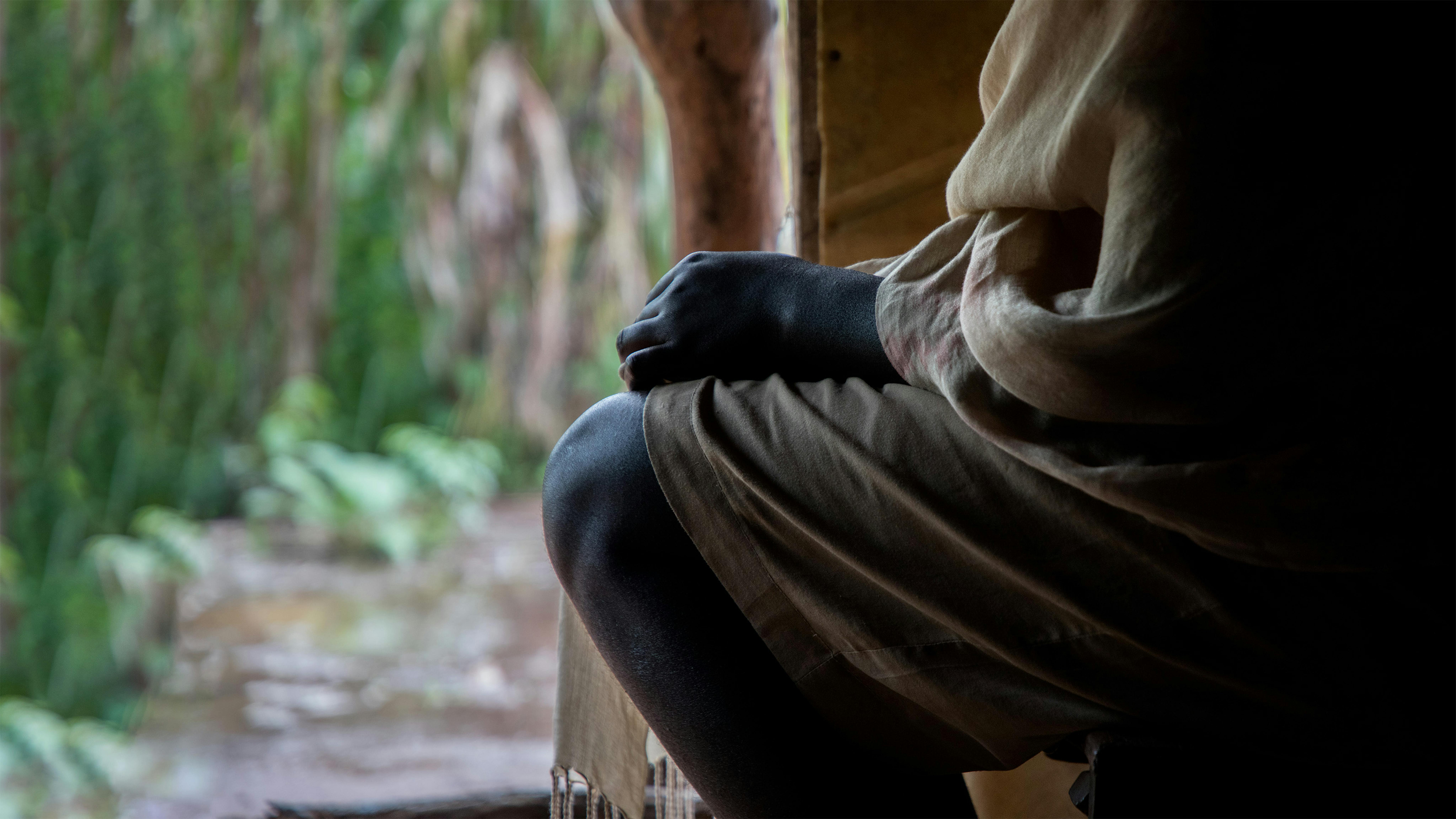 Uganda - Un ritratto di un'adolescente vittima di matrimonio nella casa dei suoi genitori