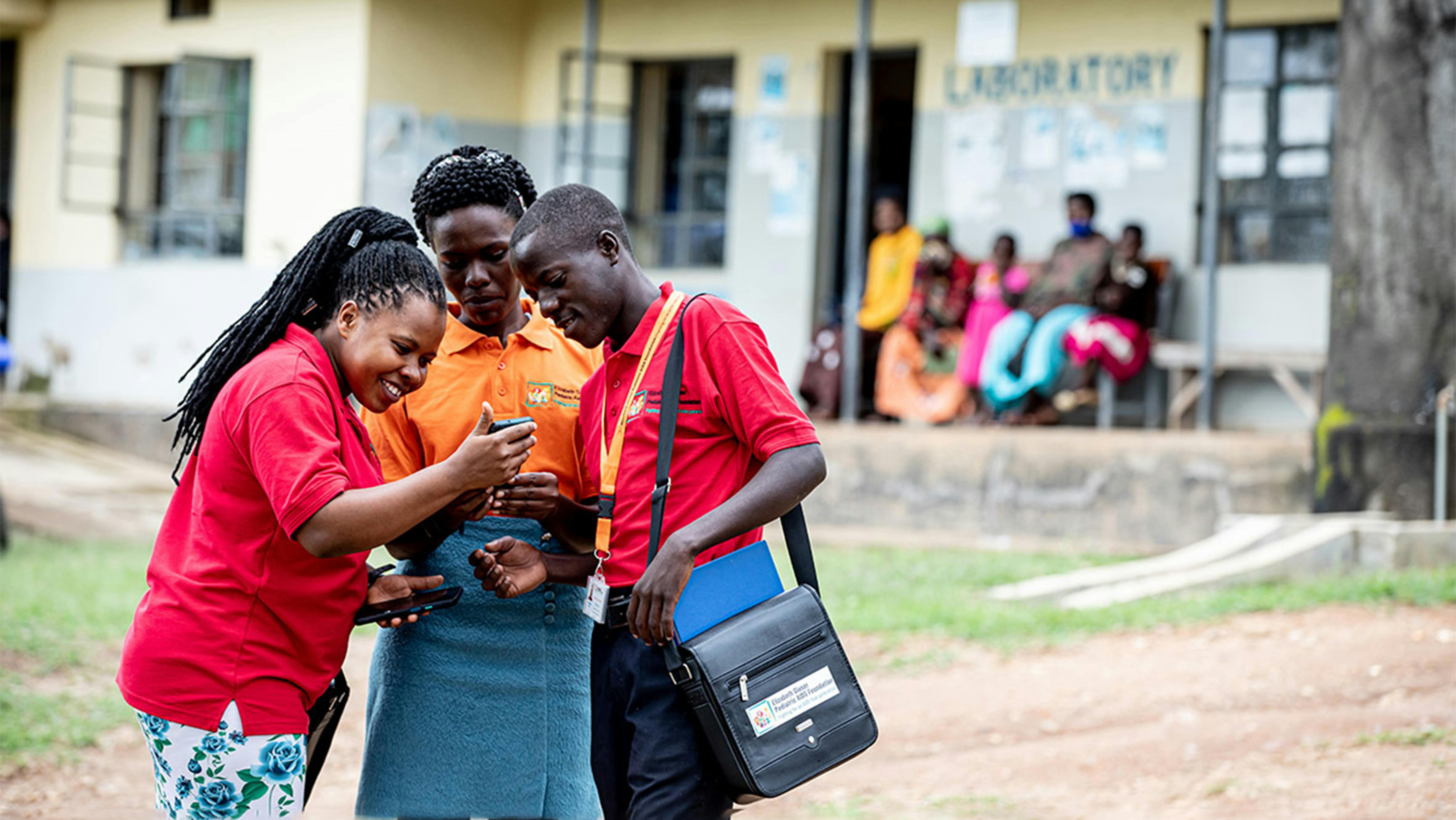 Uganda - Beatrice, Alex e Naomi  sono  ariel peer del Ruhoko IV Health Center nel distretto di Ibanda