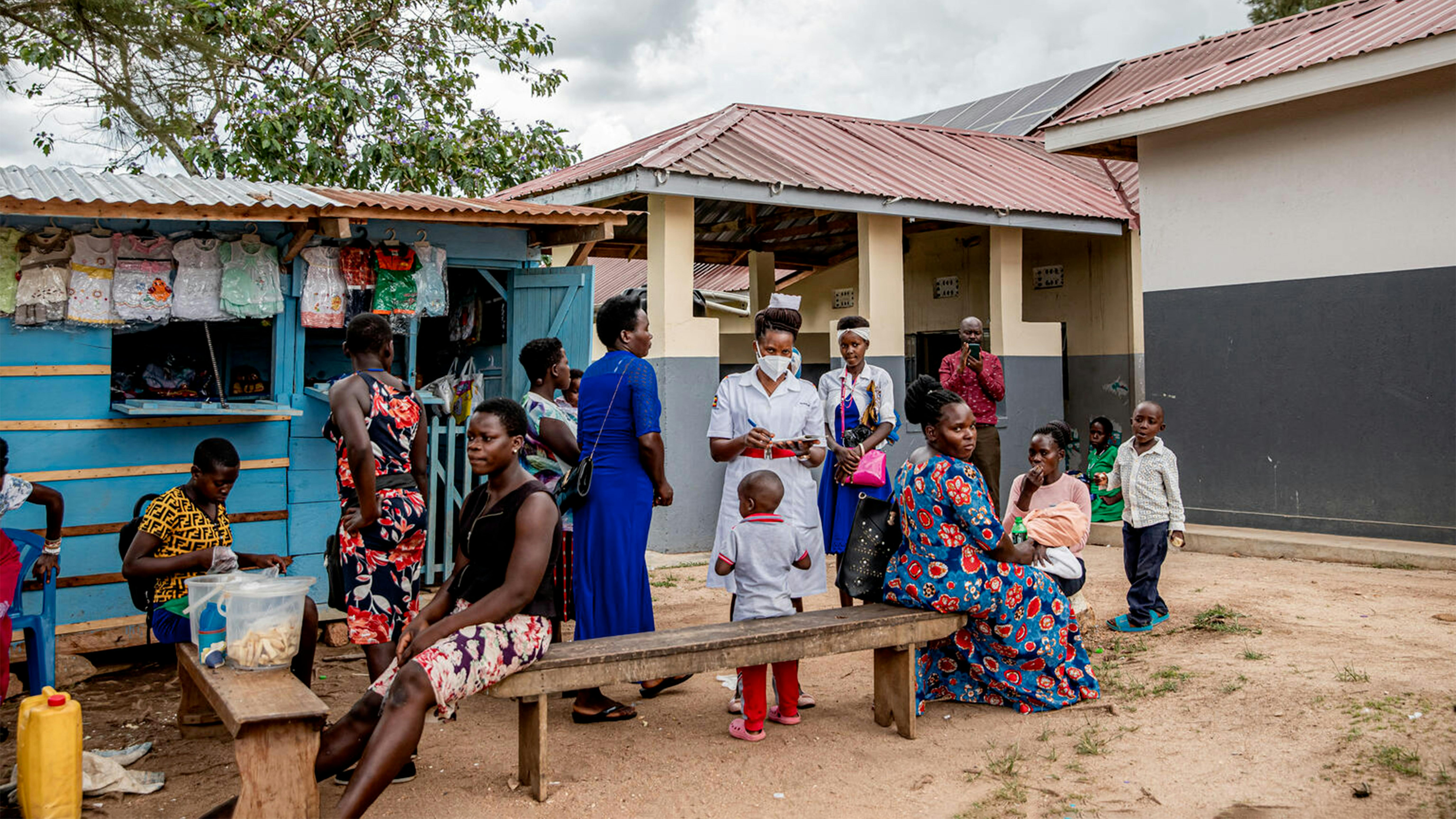 Uganda - Pazienti in visita al Centro Sanitario di  Mubende