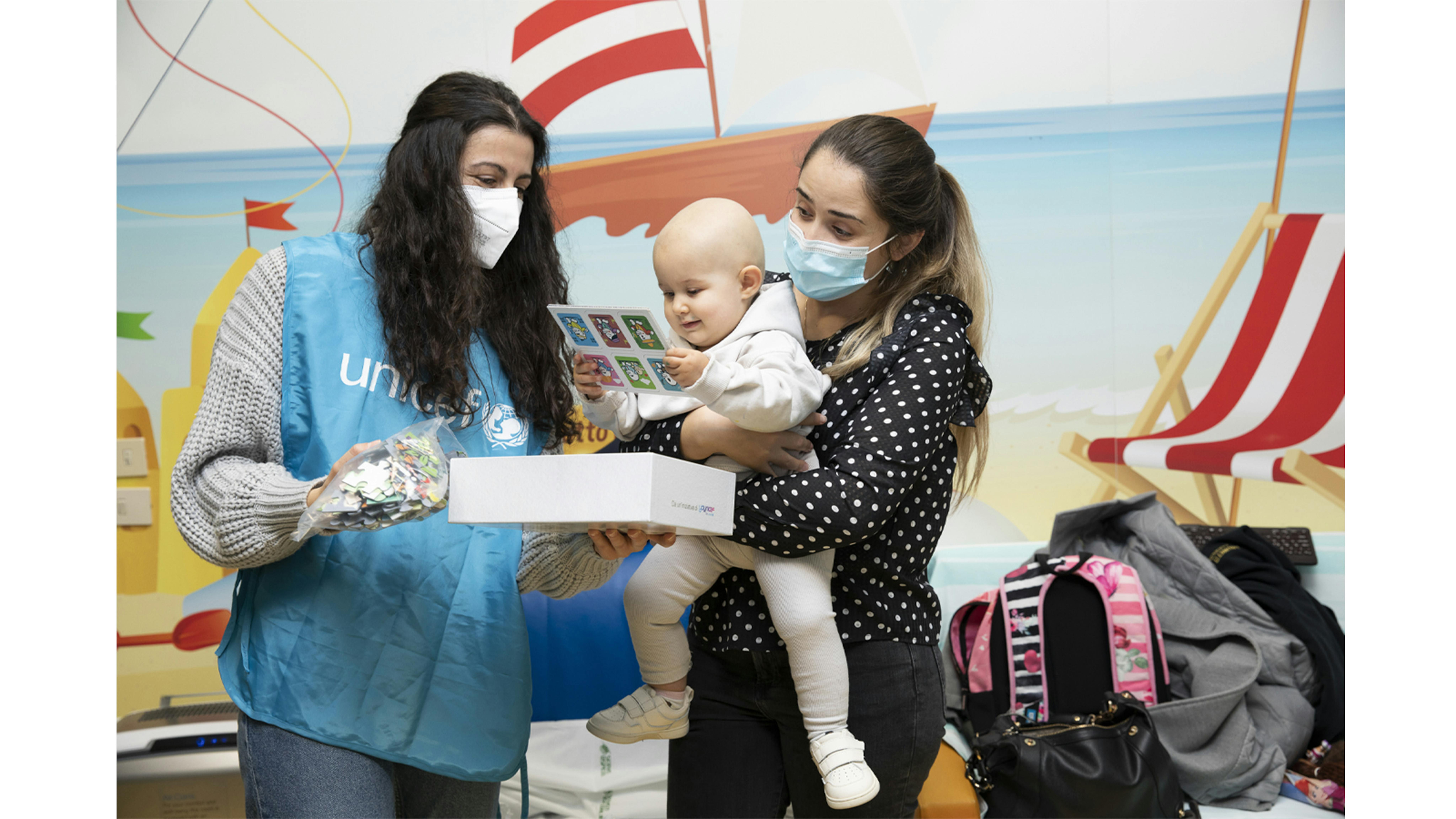 Ancona - La consegna dei ragali sospesi ai pazienti dell'Ospedale Pediatrico ‘G. Salesi’