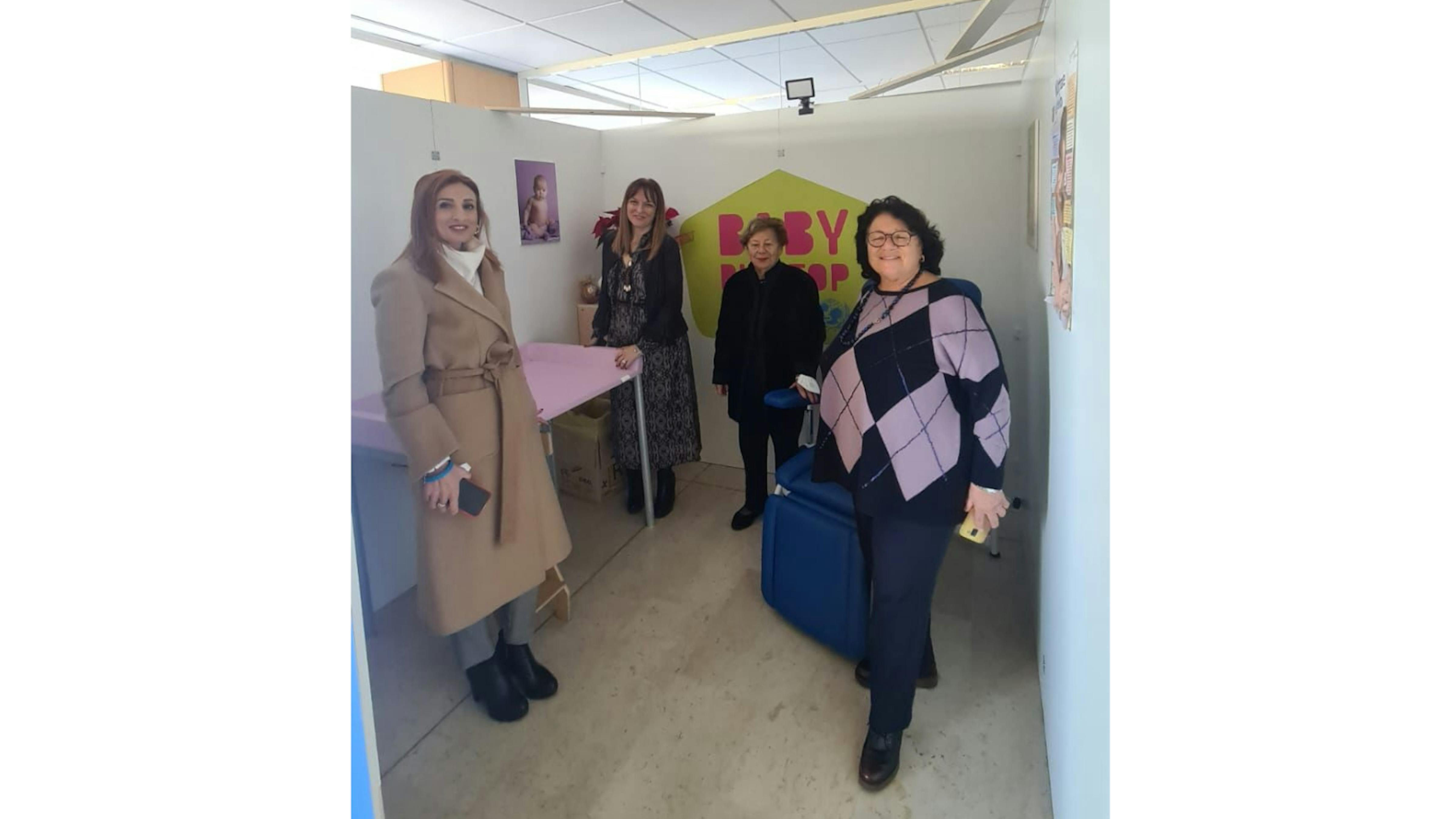 La Presidente Carmela  Pace, , la presidente regionale Giovanna Perrella e la presidente provinciale Maria Emilia De Martinis durante l'innaugurazione del Baby Pit Stop all'ASL di Foggia