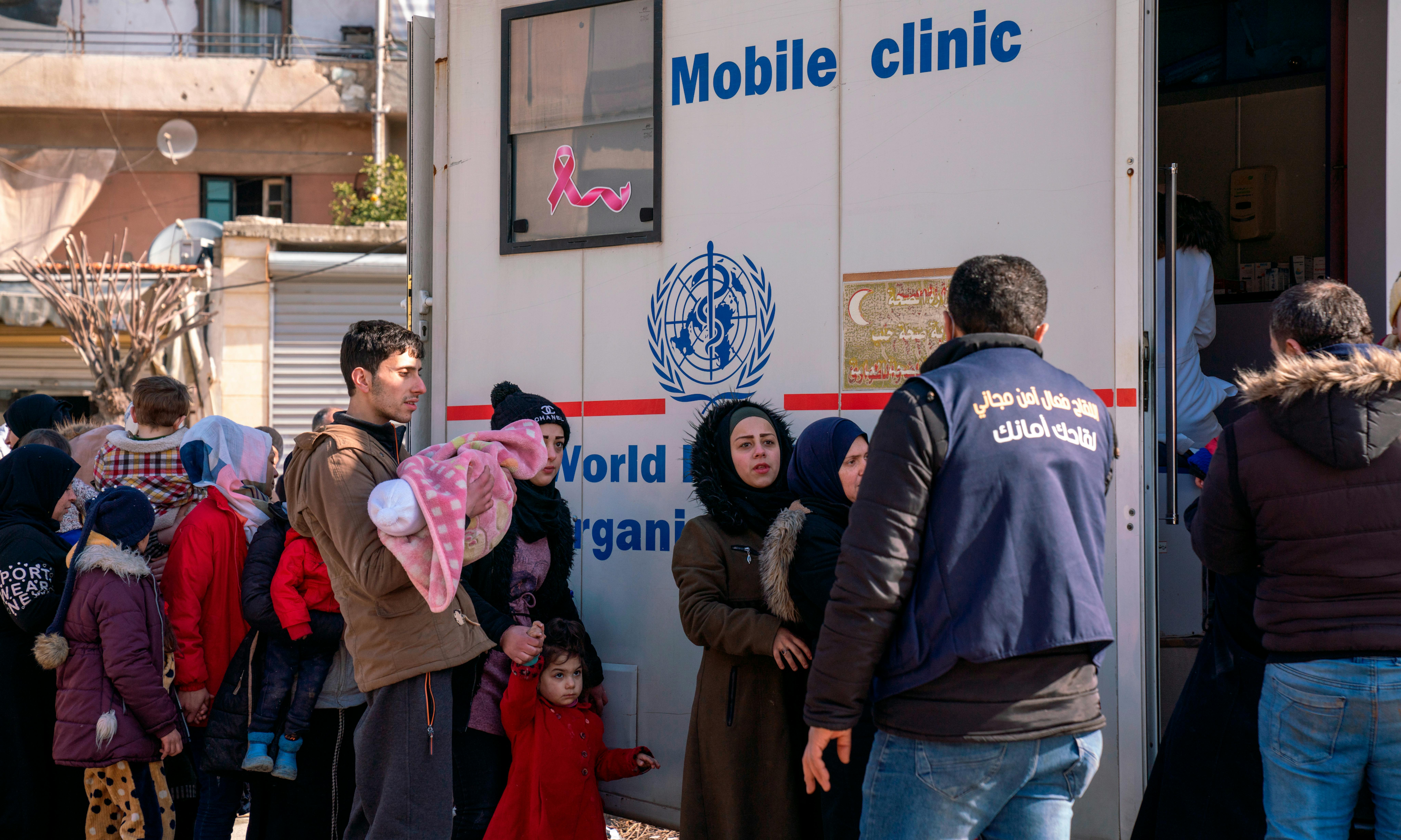 Siria, una clinica mobile assiste la popolazione siriana